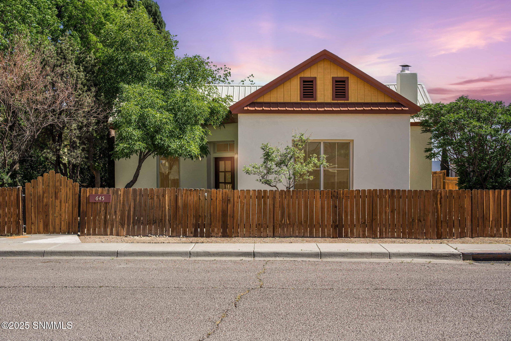 New Mexico Town Real Estate Listings Main Image