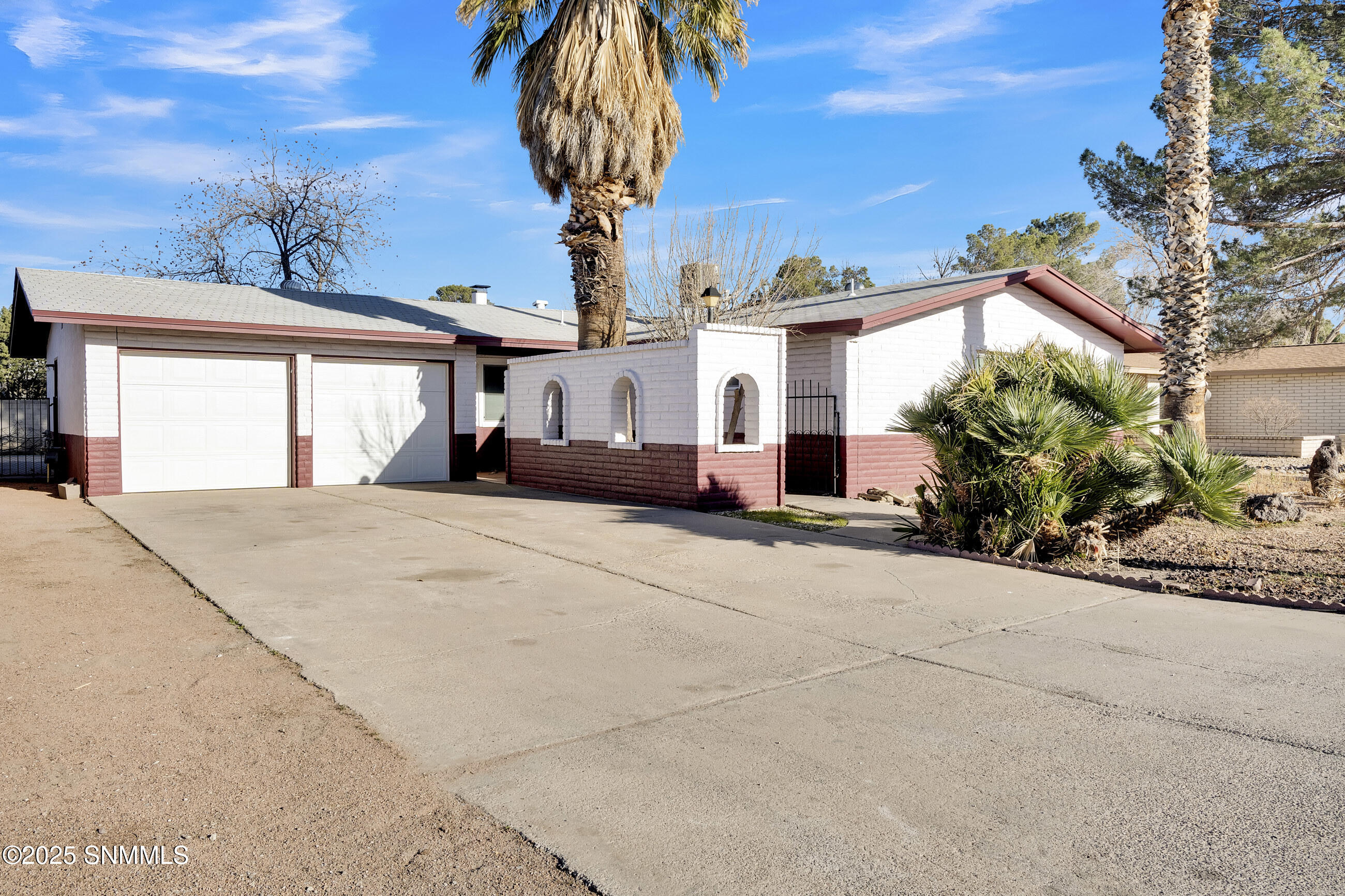 1950 Camelot Drive Drive Property Photo 1