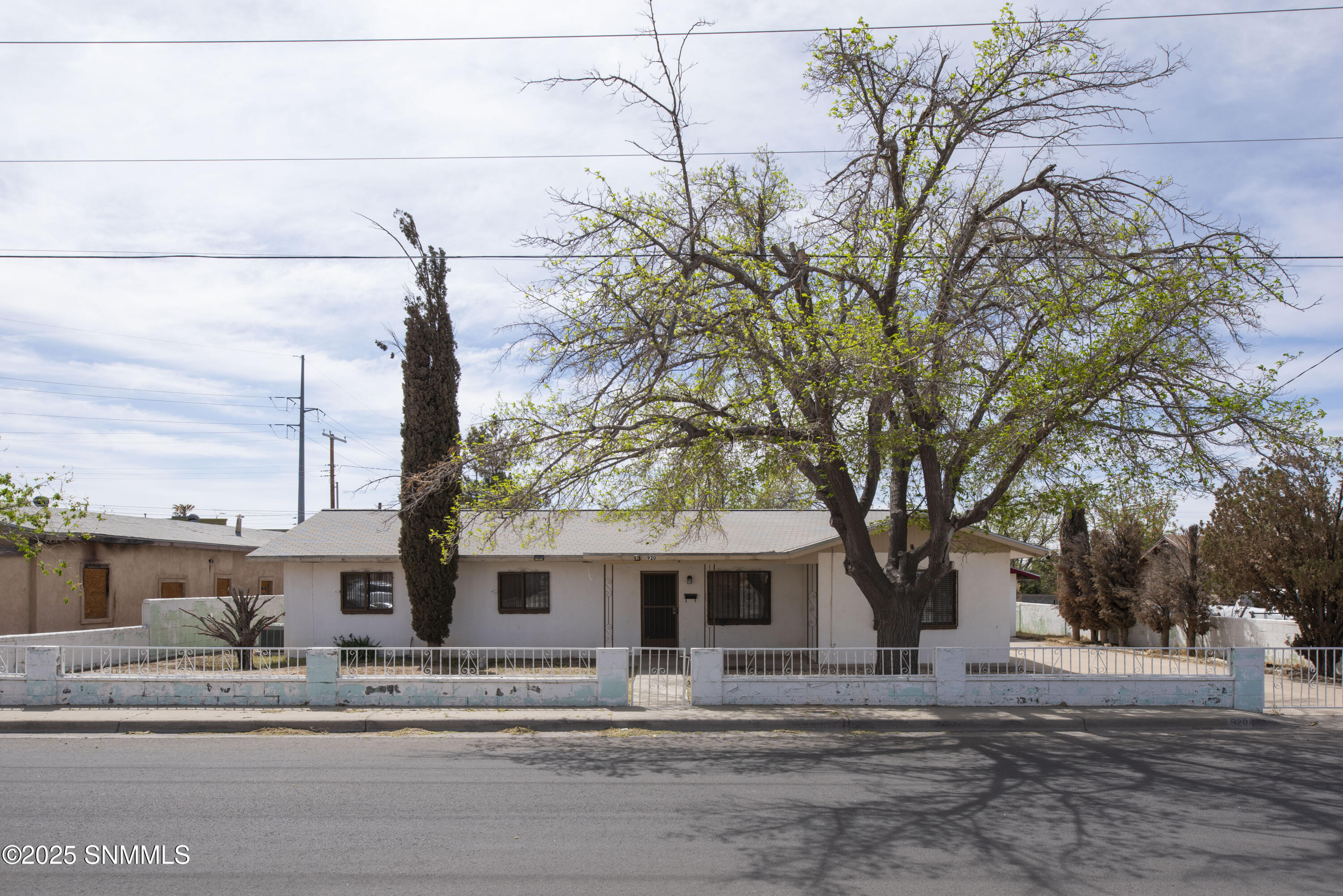 920 E Bowman Avenue Property Photo