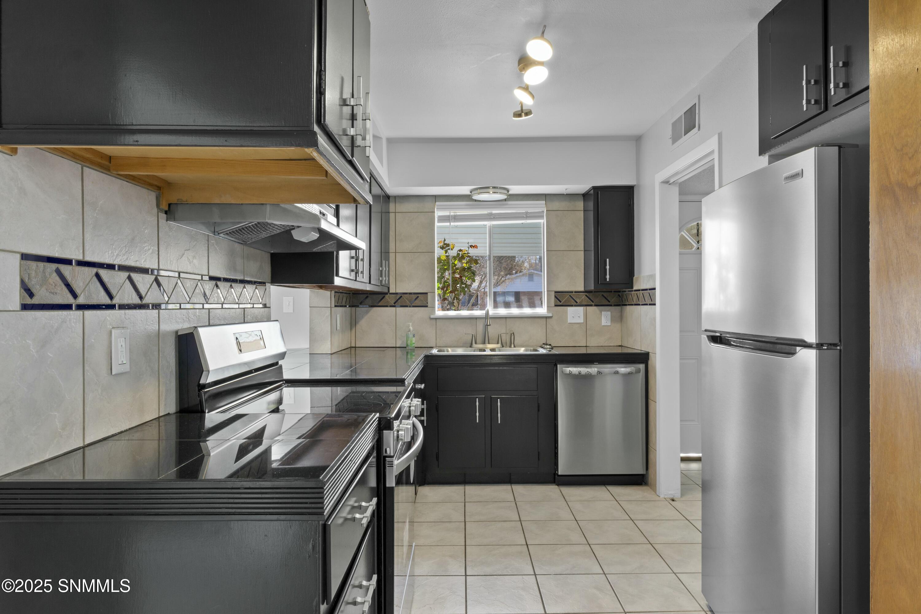 1615 Mariposa Drive Property Photo 11