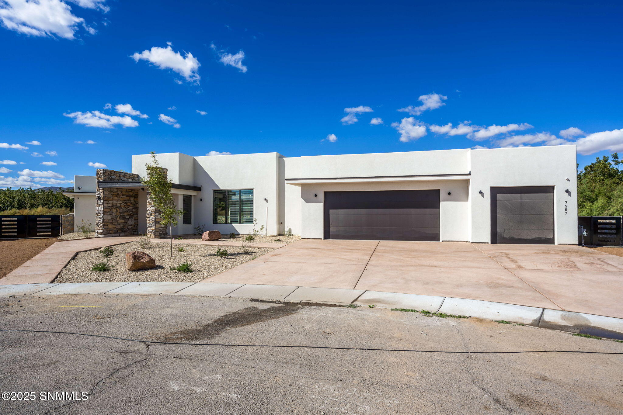7557 Sussex Court Property Photo