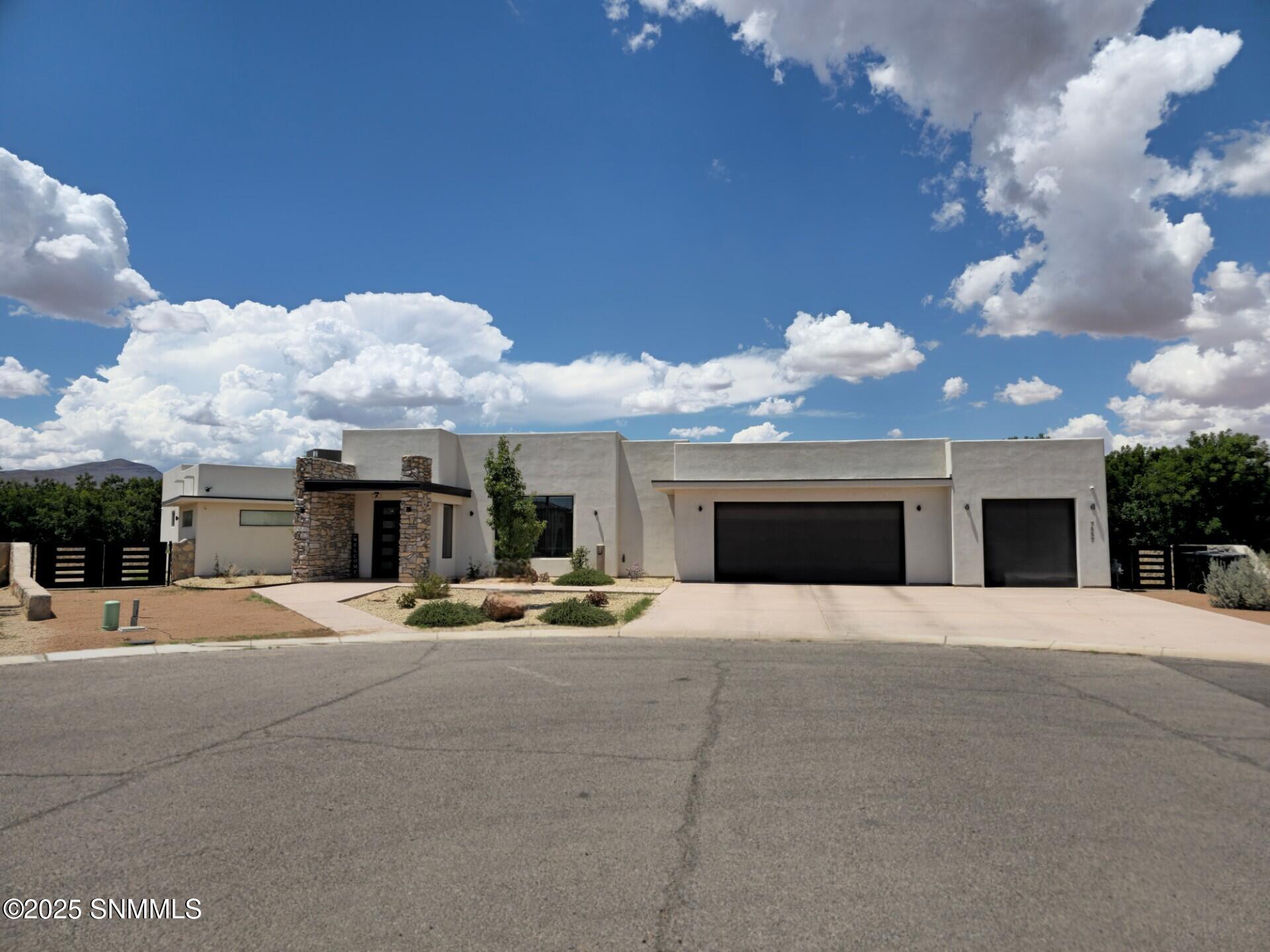7557 Sussex Court Property Photo 1