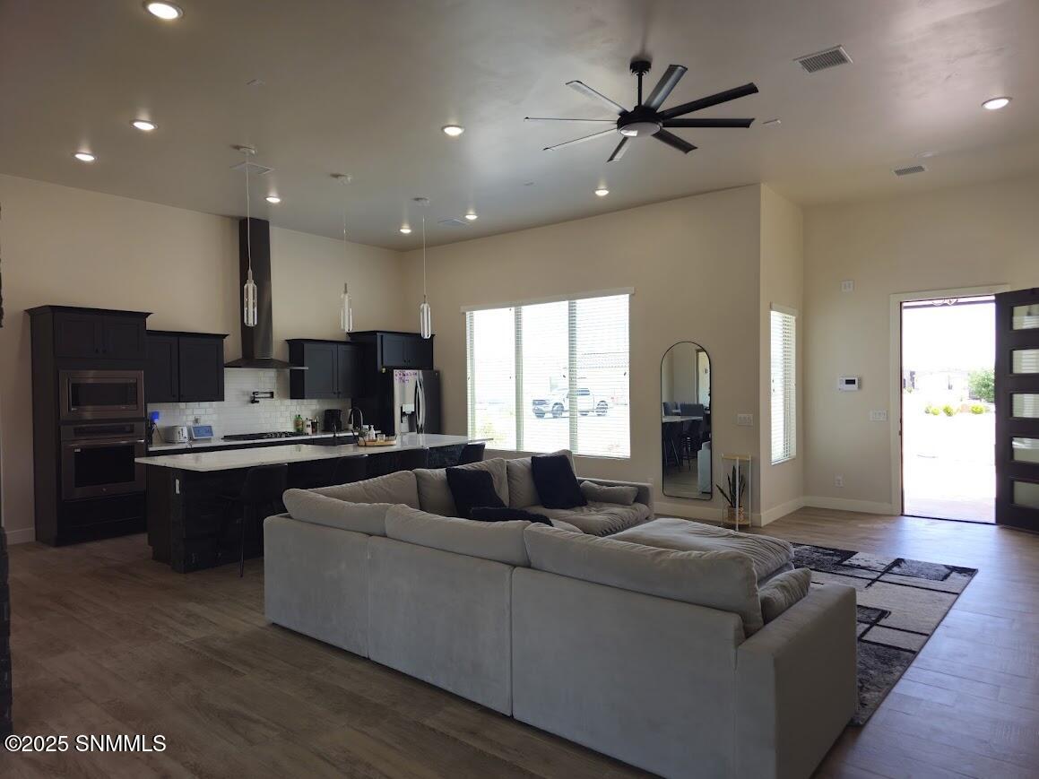 7557 Sussex Court Property Photo 4
