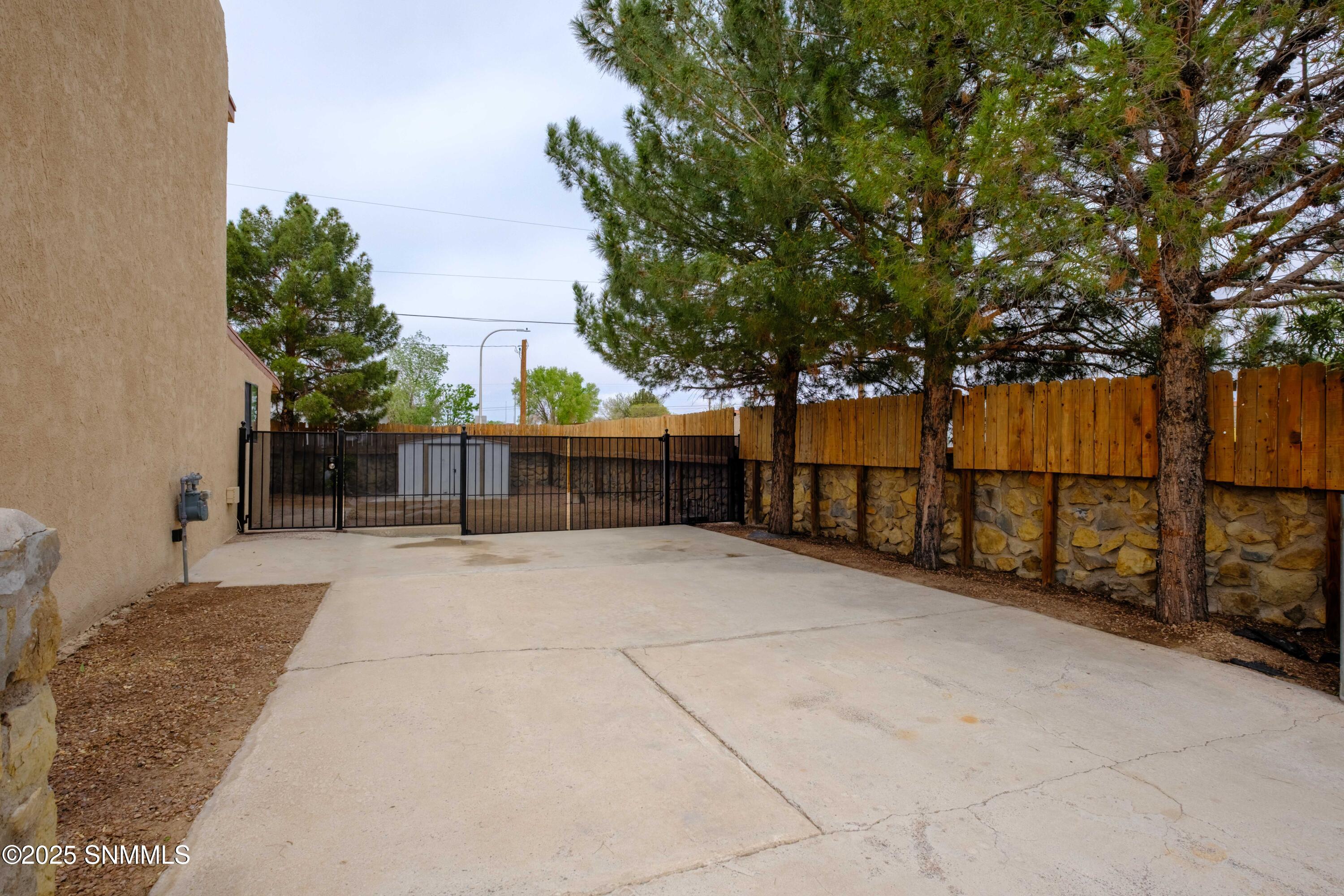 2081 Nehemiah Court Property Photo 4
