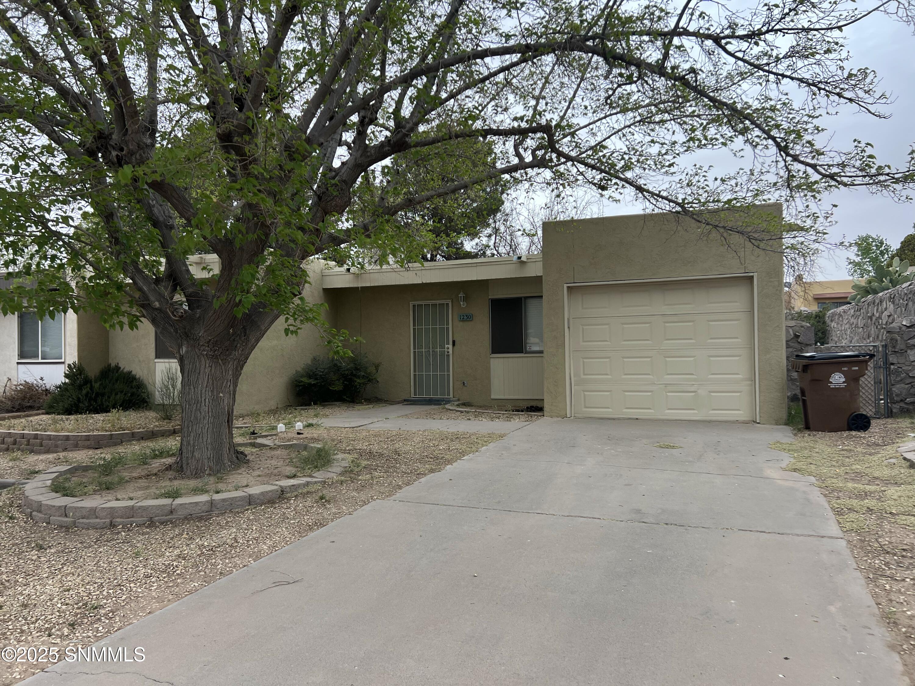 1230 N Willow Street Property Photo