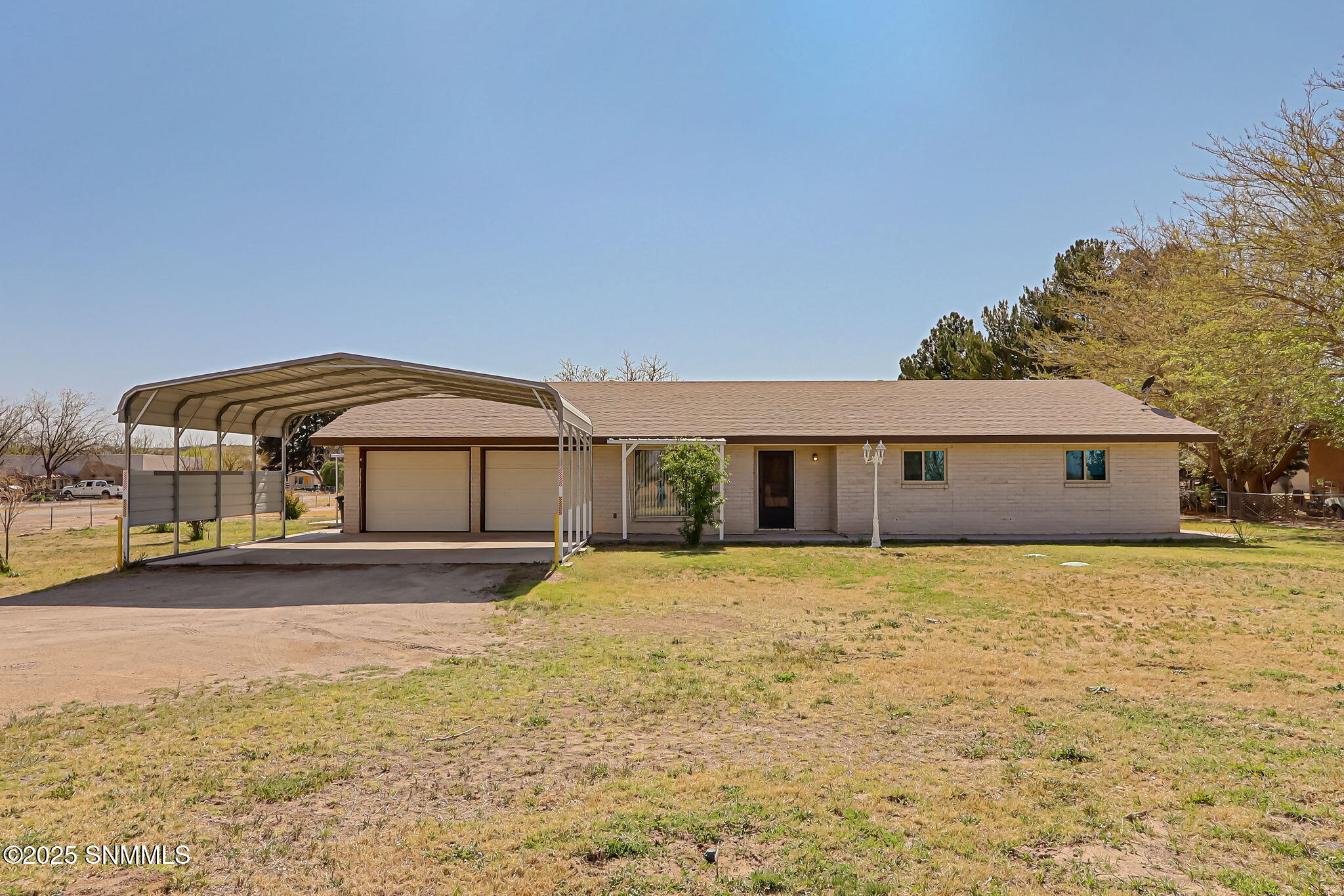 1734 S Fairacres Road Property Photo 1