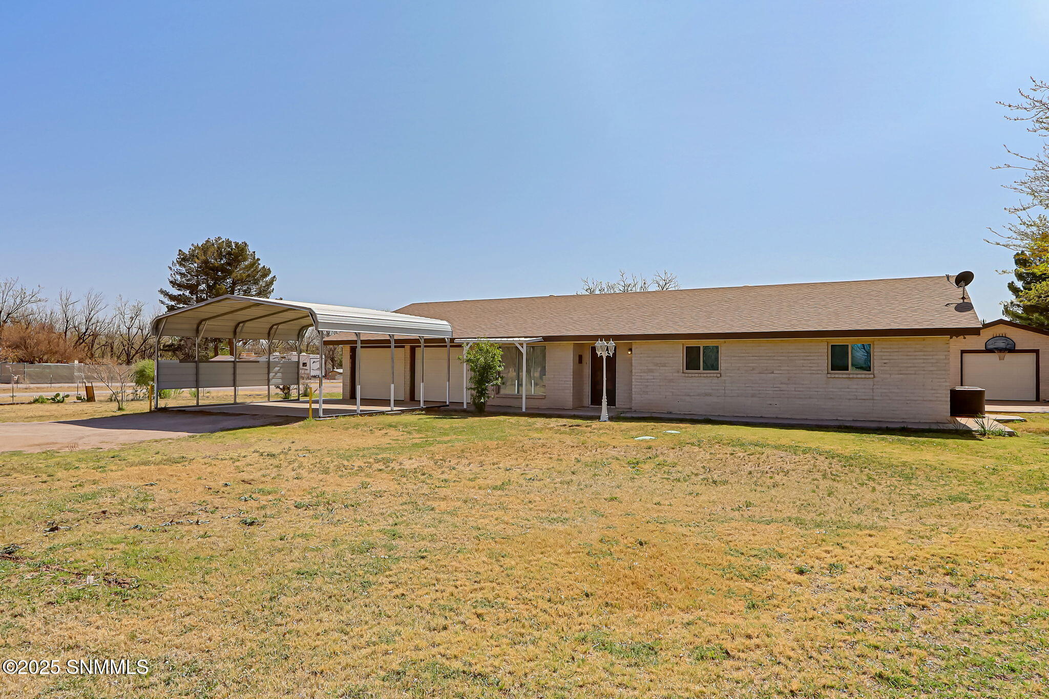 1734 S Fairacres Road Property Photo 3