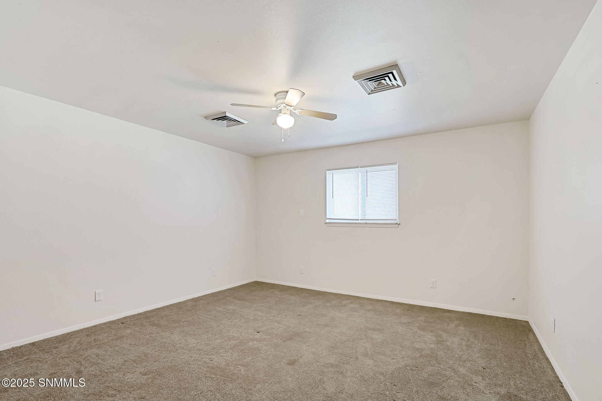 1734 S Fairacres Road Property Photo 8