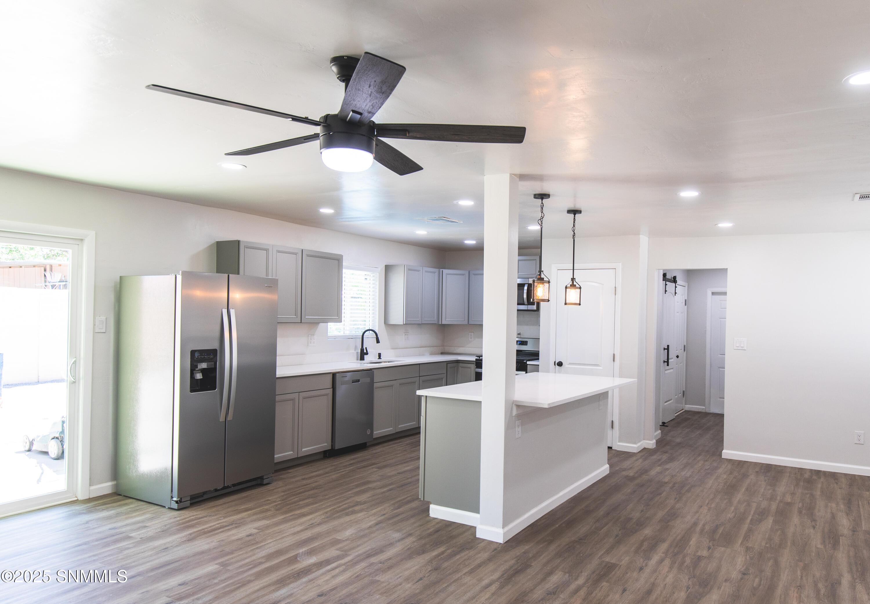 1610 Country Club Circle Property Photo 4