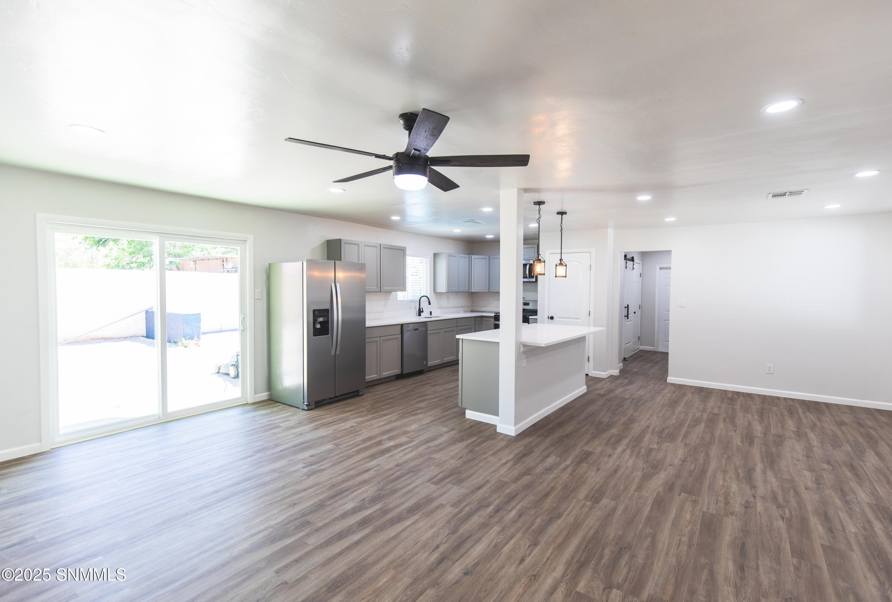1610 Country Club Circle Property Photo 7