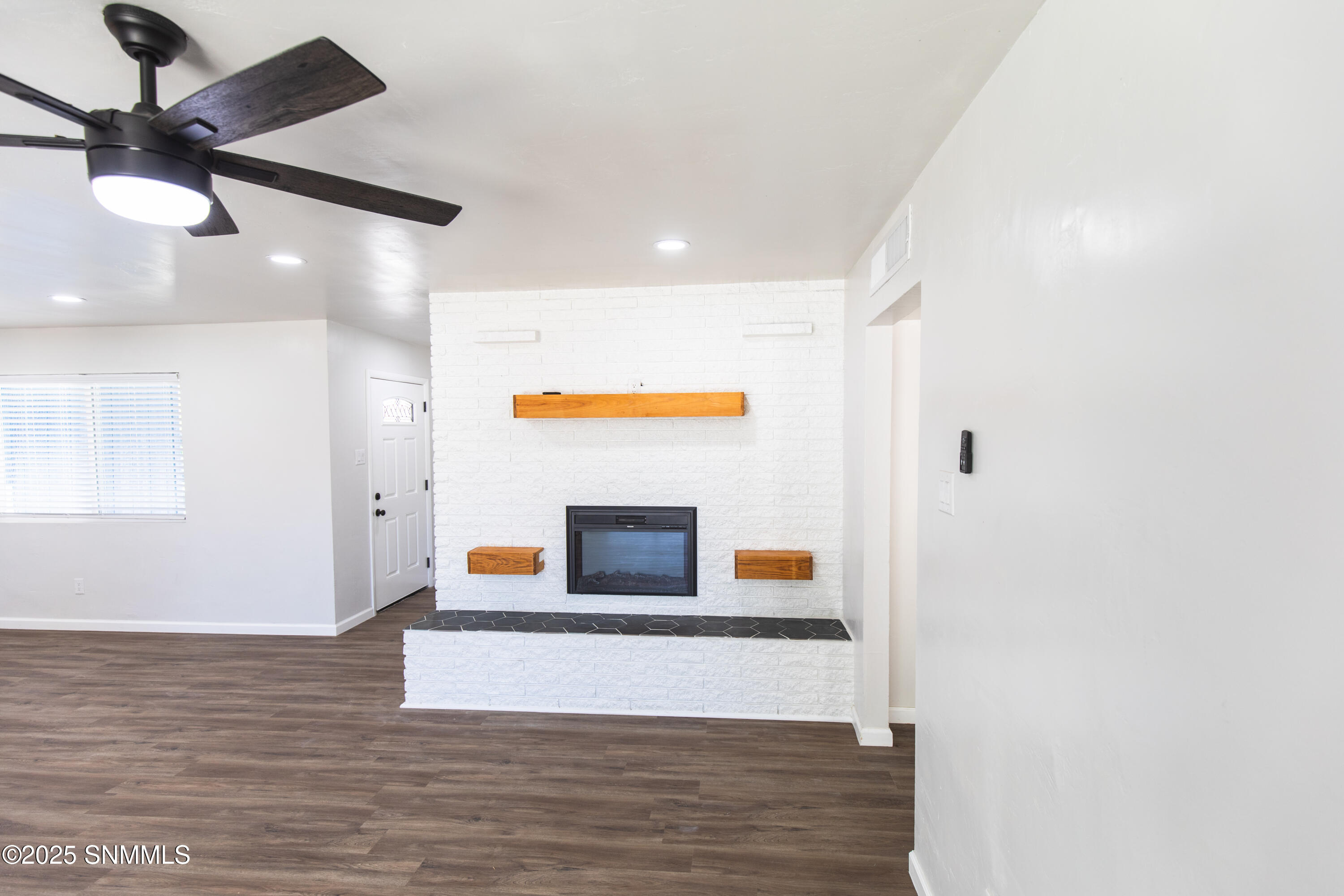 1610 Country Club Circle Property Photo 9