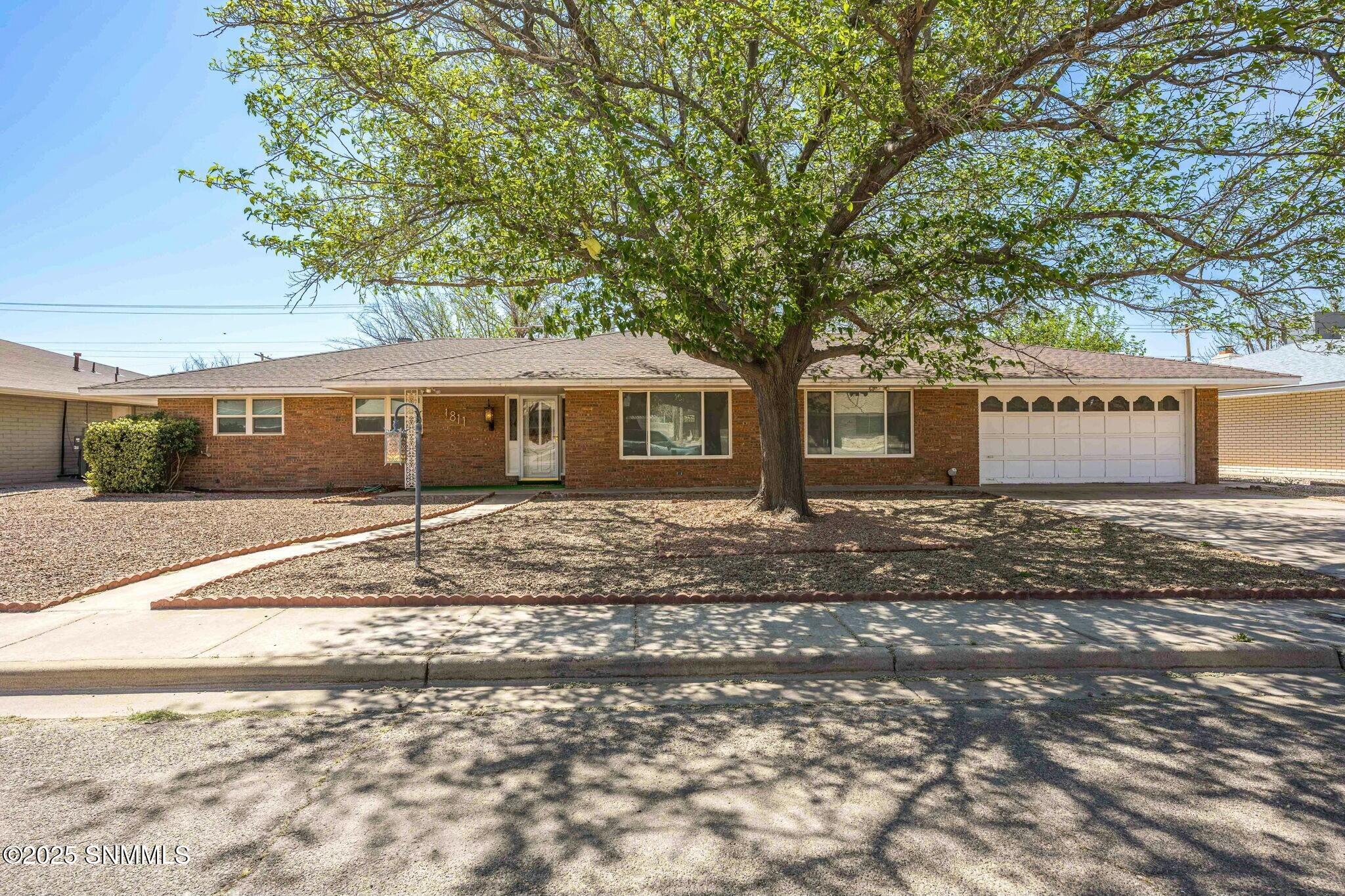 1811 Arizona Avenue Property Photo 2