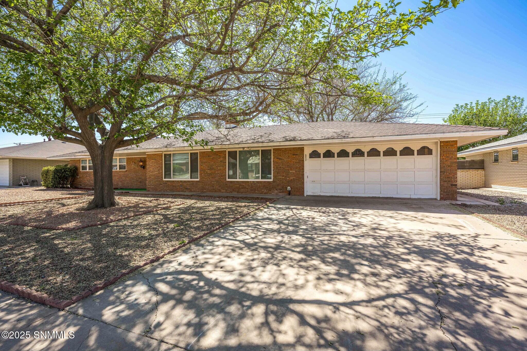 1811 Arizona Avenue Property Photo 3