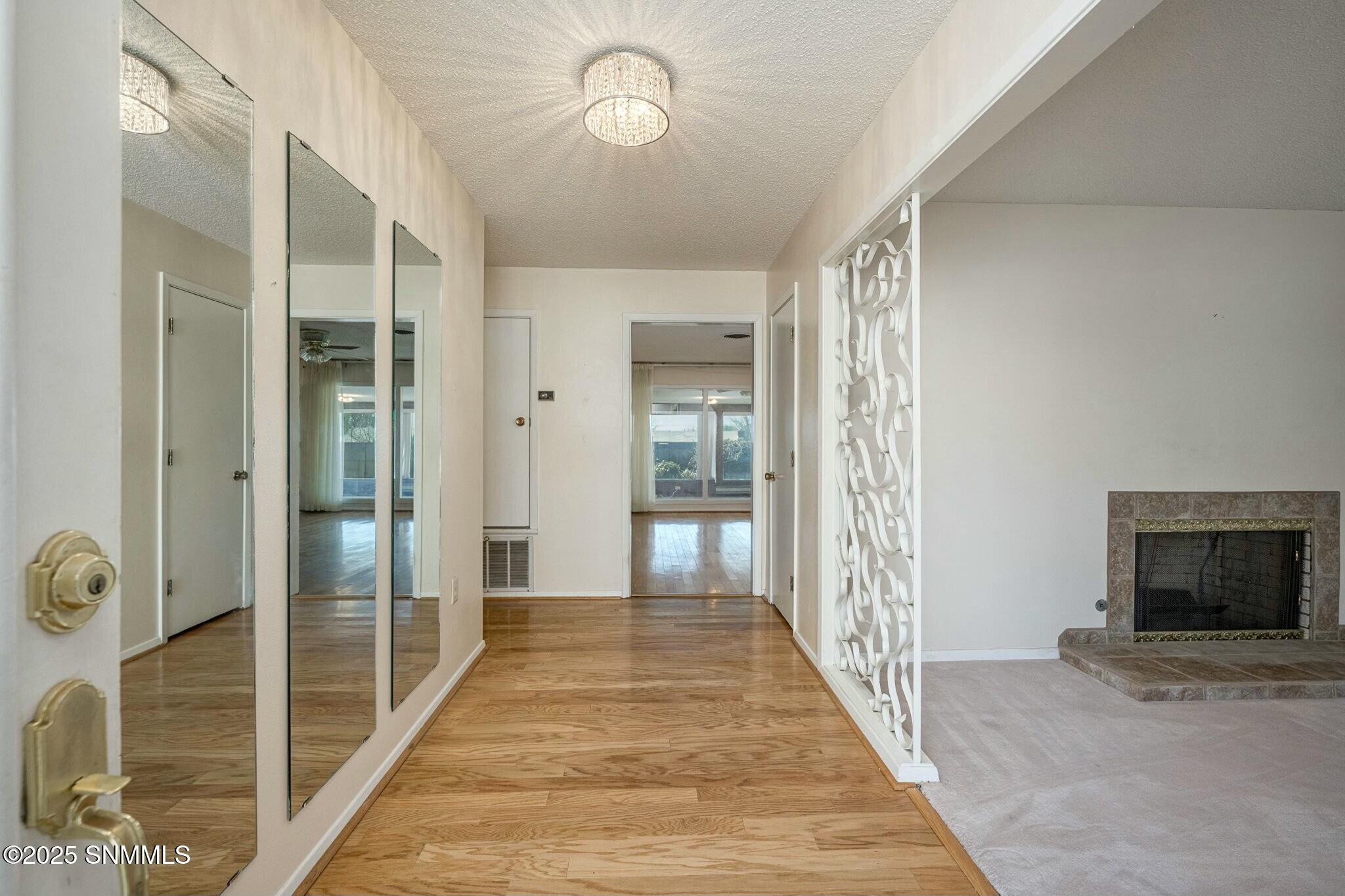 1811 Arizona Avenue Property Photo 6