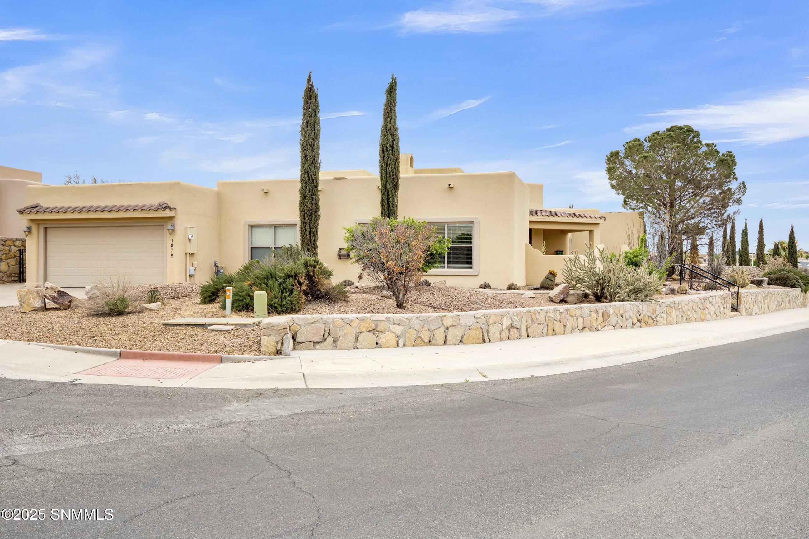 1876 El Presidio Drive Property Photo 3