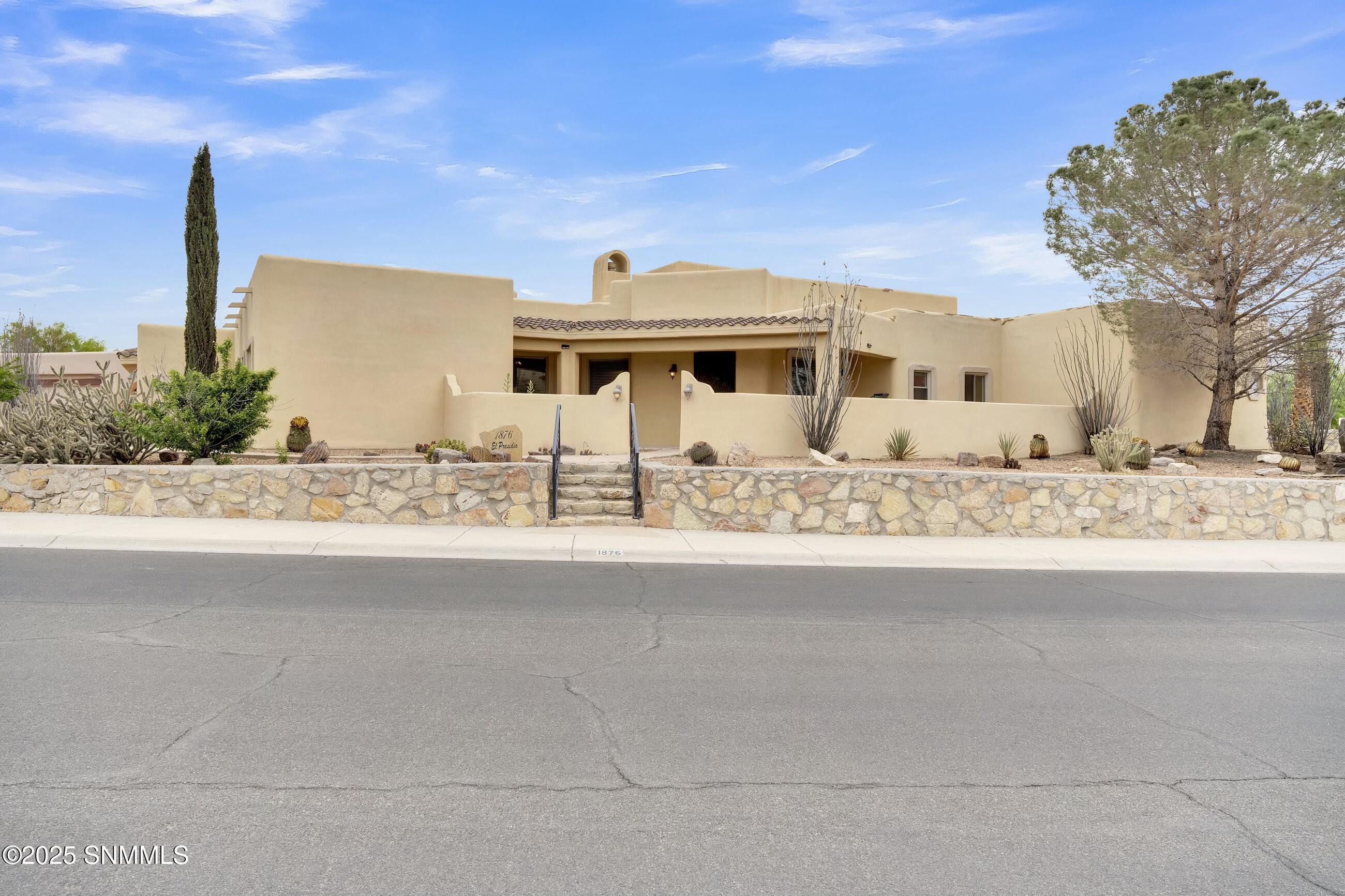 1876 El Presidio Drive Property Photo 4