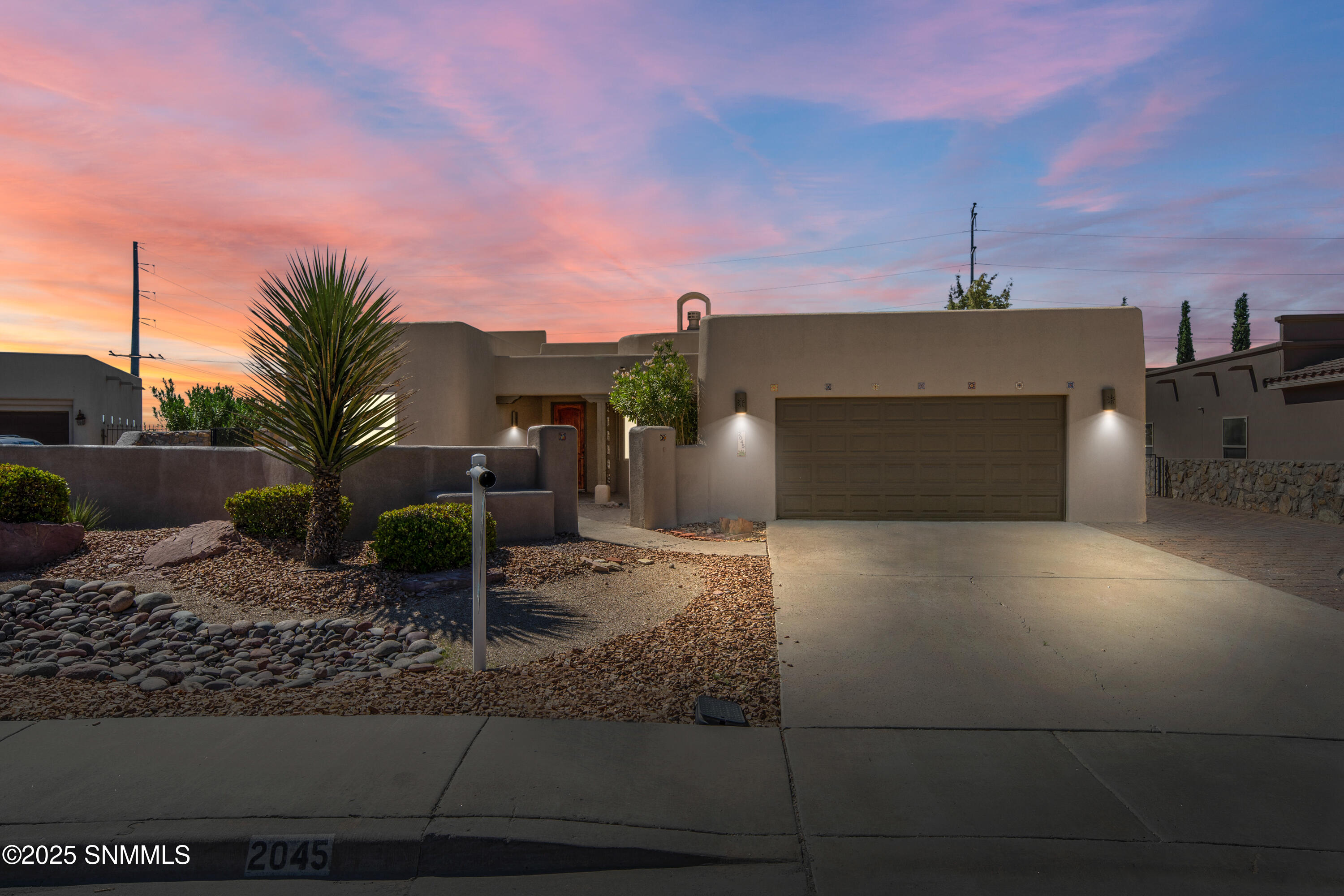 2045 Southern Star Loop Property Photo 2