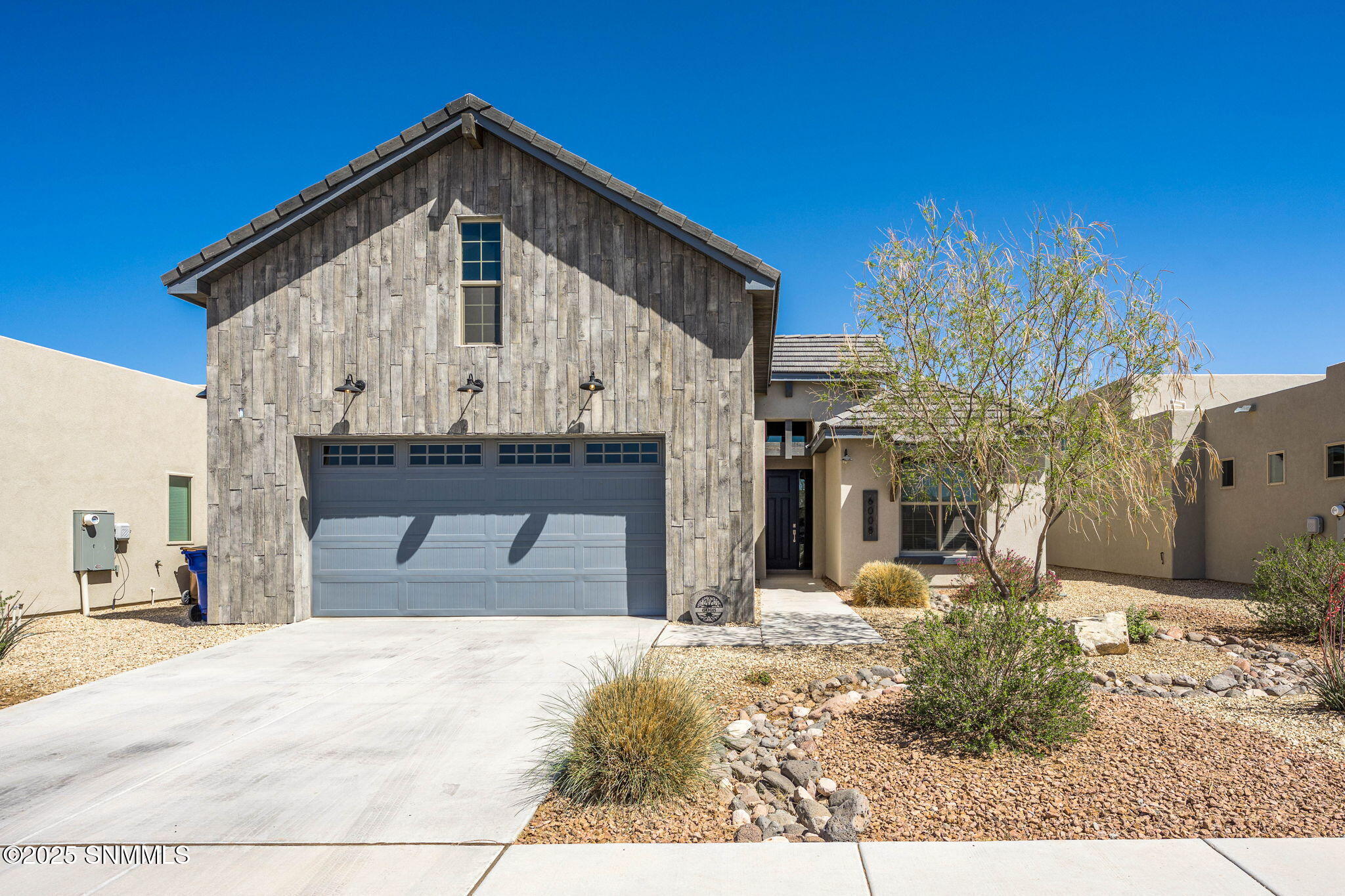 6008 Andromeda Loop Property Photo 2