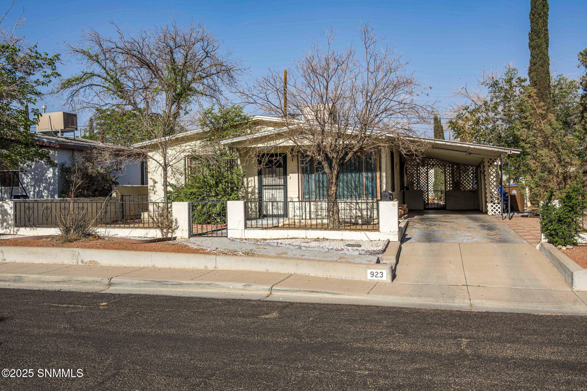 923 Mimbres St Street Property Photo 3