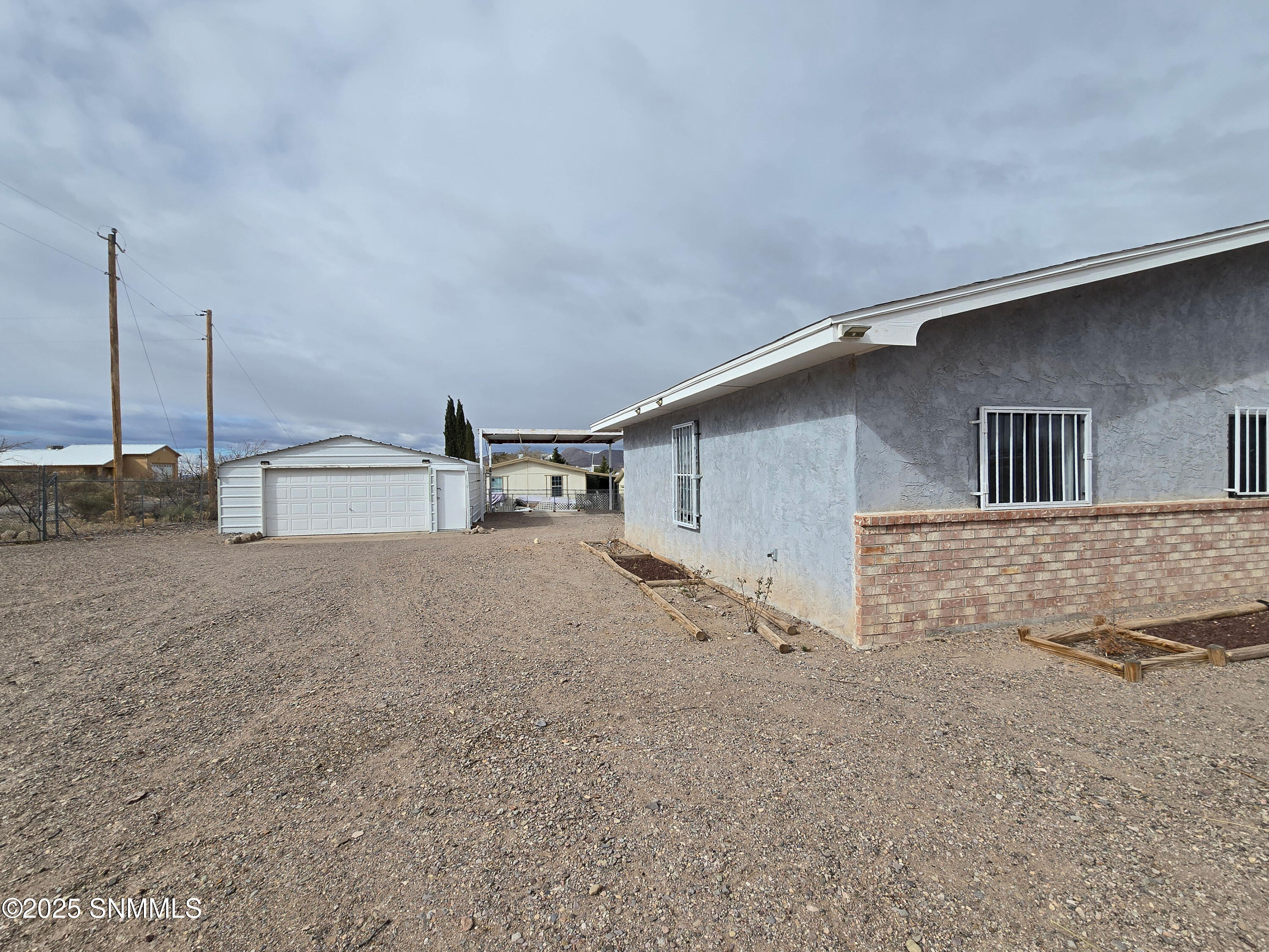 200 Black Range Avenue Property Photo 4