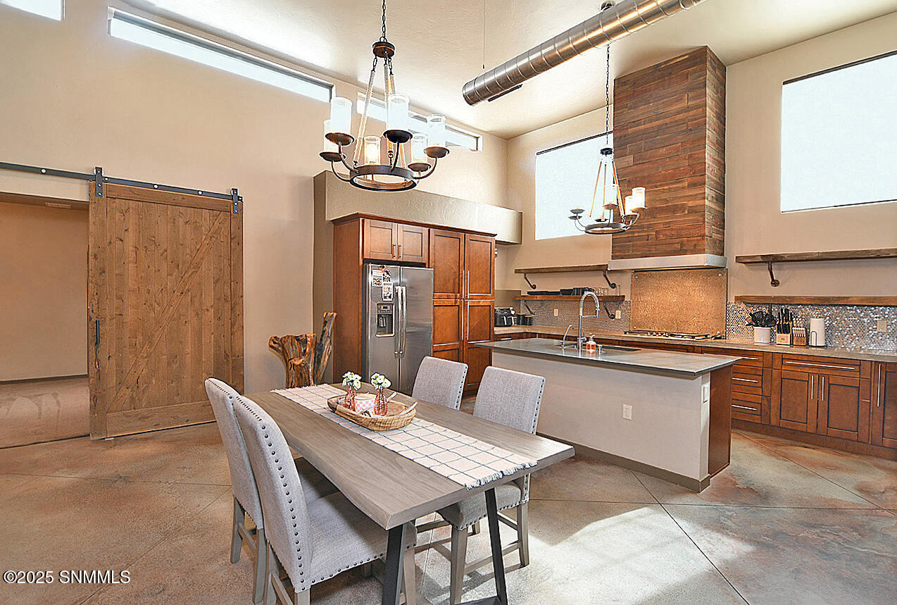 3686 Santa Marcella Avenue Property Photo 8