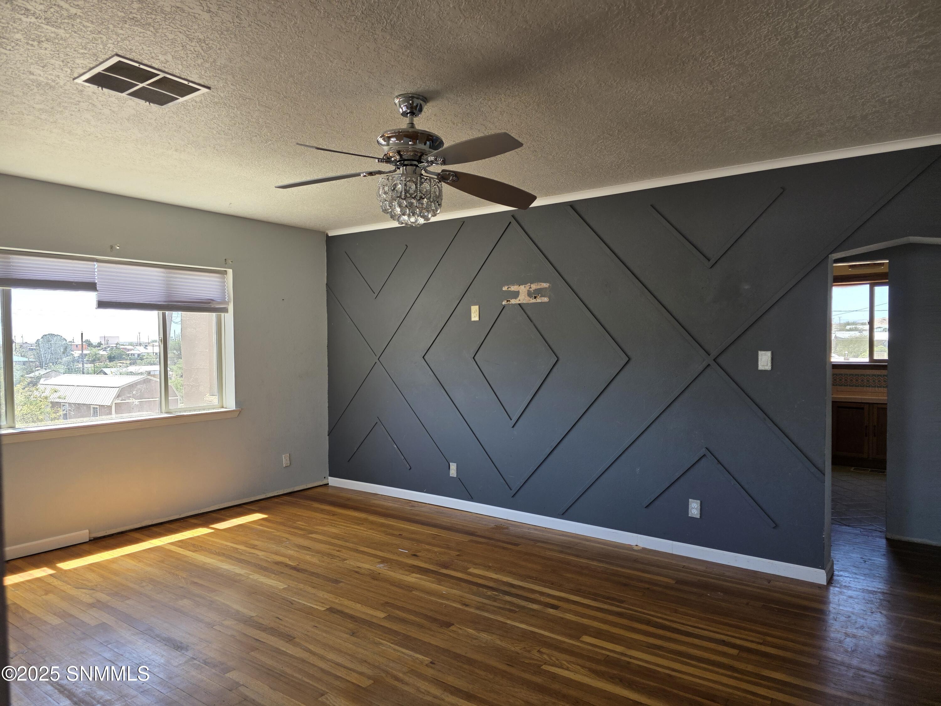 906 Kopra Street Property Photo 2