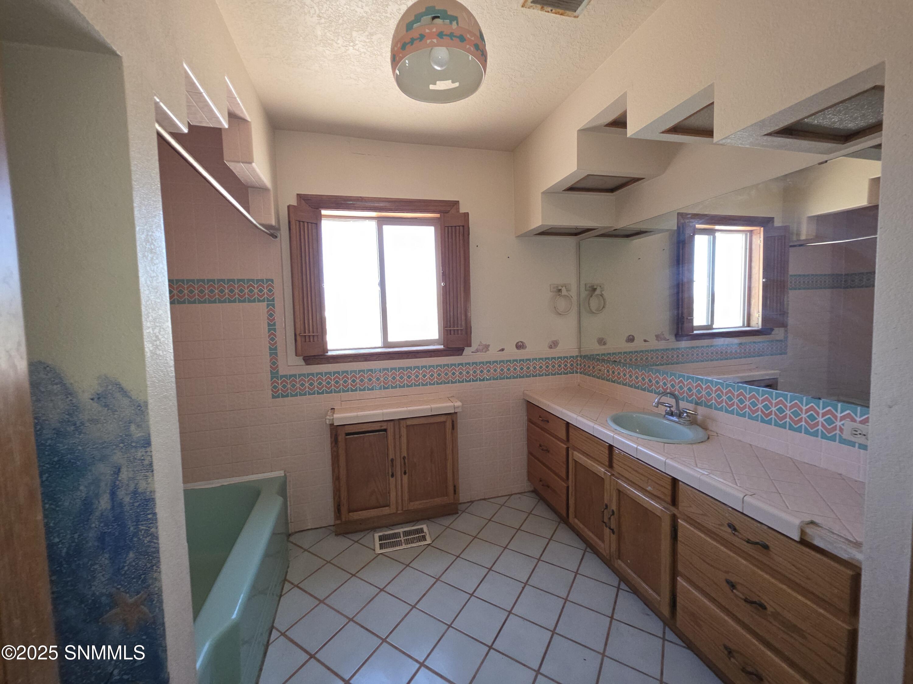 906 Kopra Street Property Photo 10