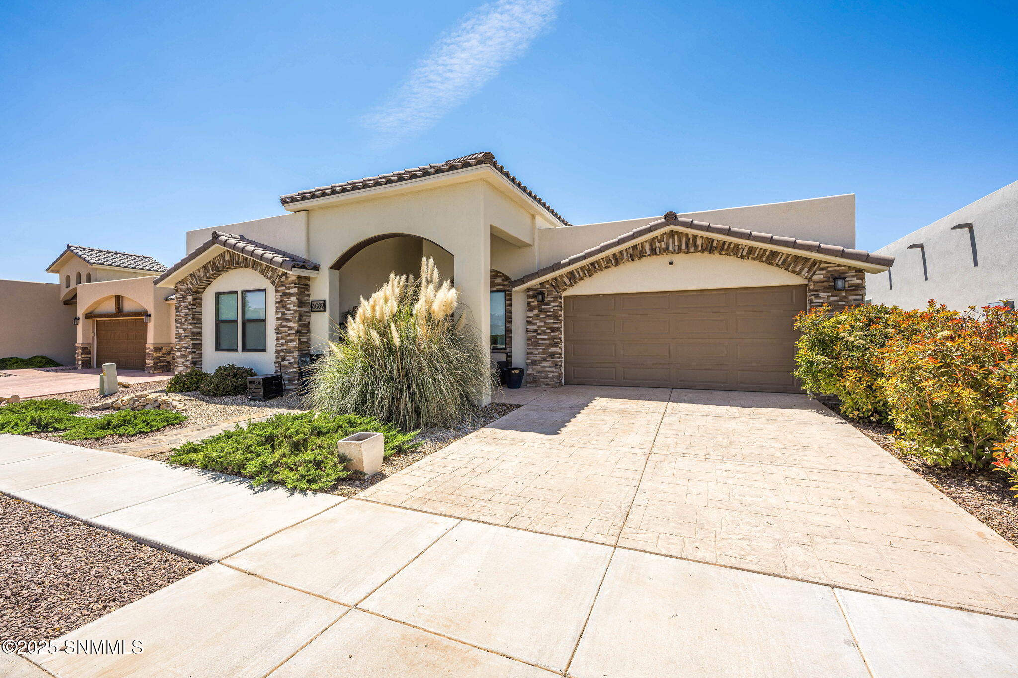 6089 Arosa Street Property Photo 4
