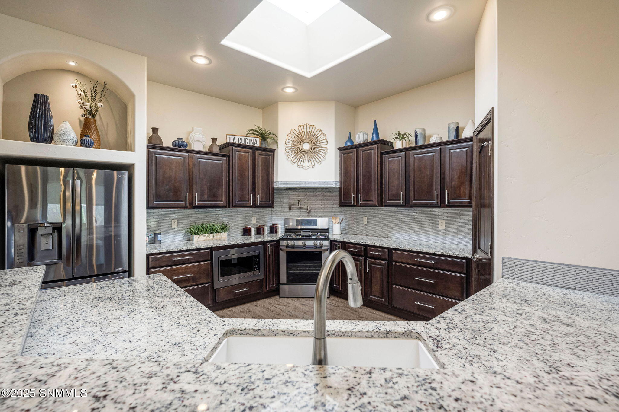 6089 Arosa Street Property Photo 12