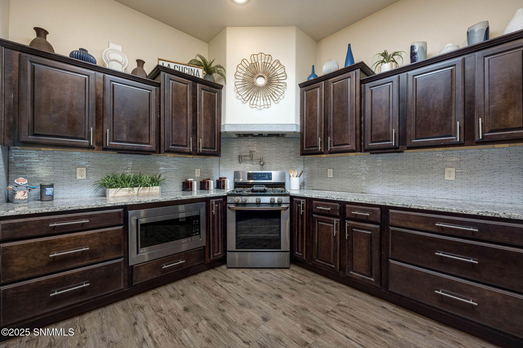 6089 Arosa Street Property Photo 14