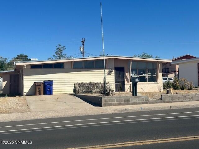 1735 E Madrid Avenue Property Photo 1