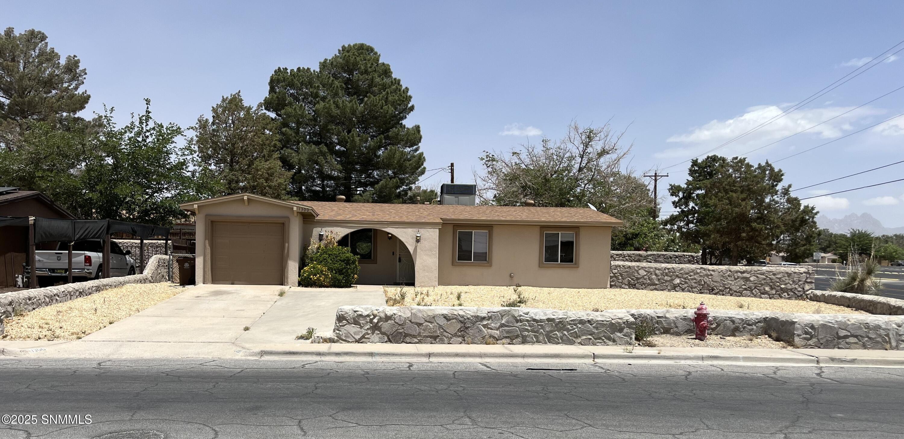 1300 Evelyn St. Street Property Photo 1