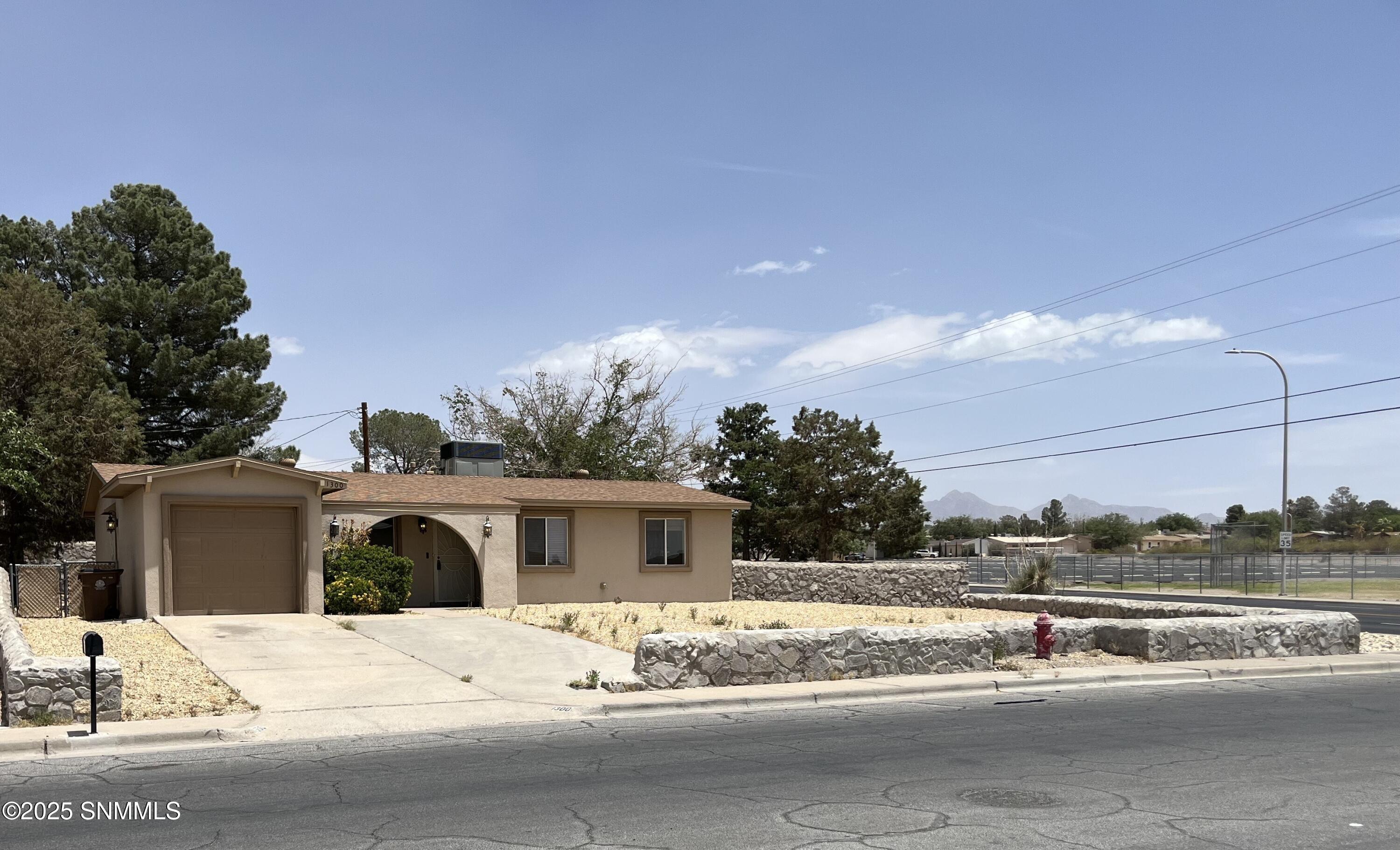 1300 Evelyn St. Street Property Photo 3