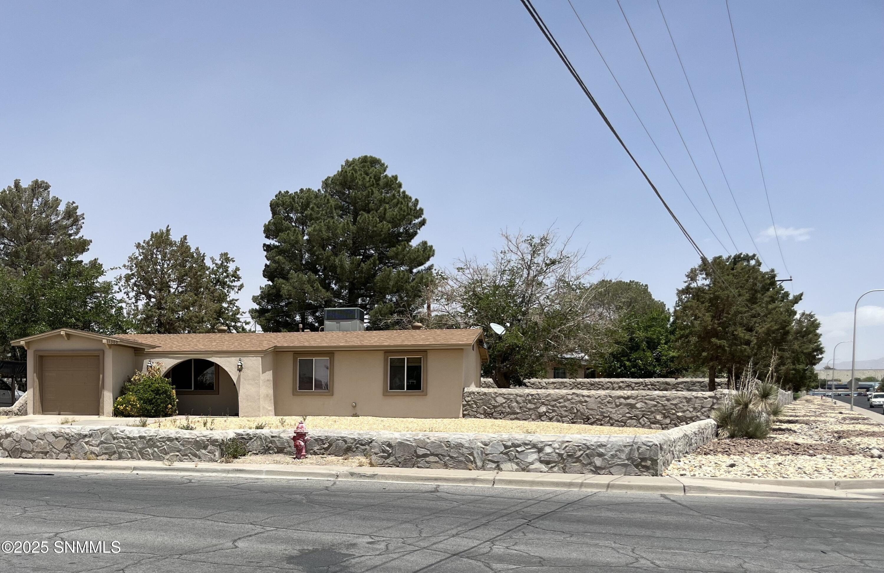 1300 Evelyn St. Street Property Photo 4