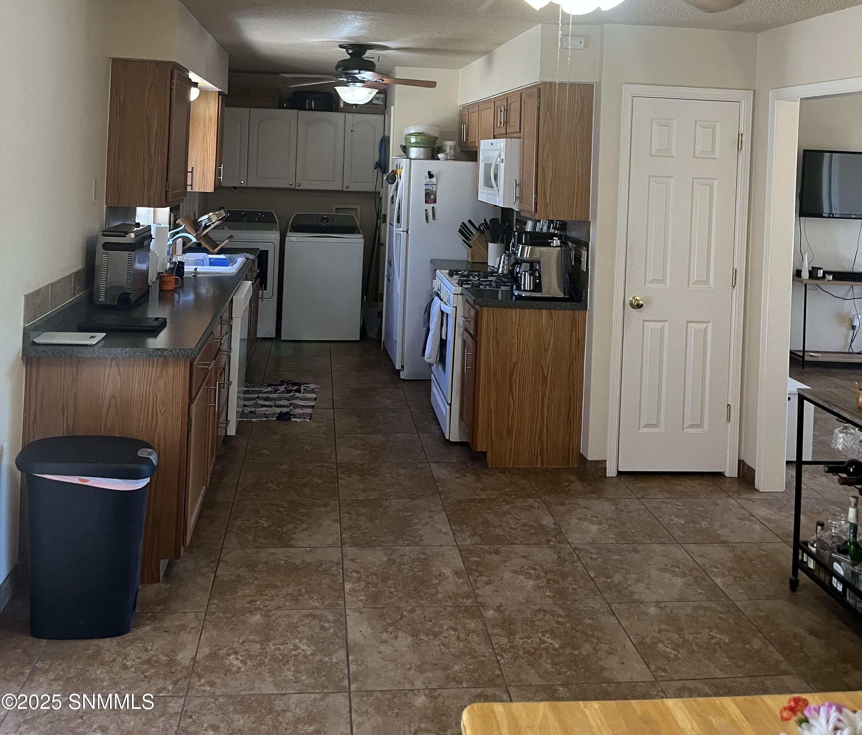 1300 Evelyn St. Street Property Photo 12