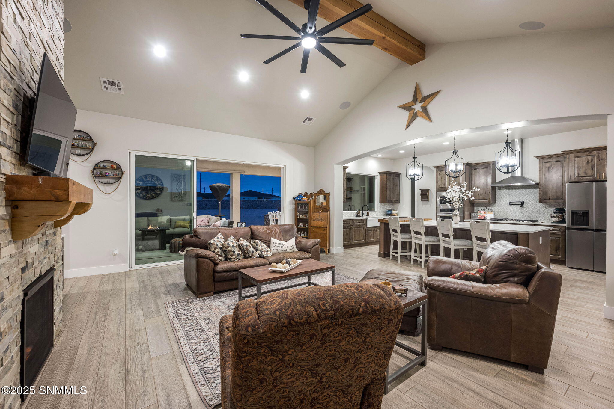 3261 Cerro Court Property Photo 4