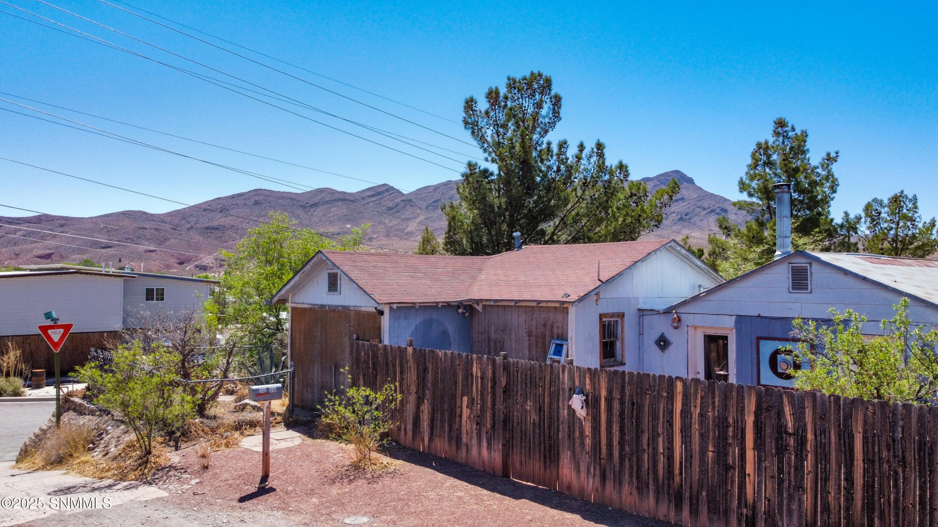 316 & 312 N Joffre Street Property Photo 2