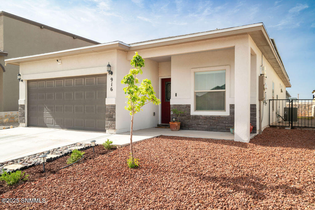 916 Brass Hill Property Photo 3