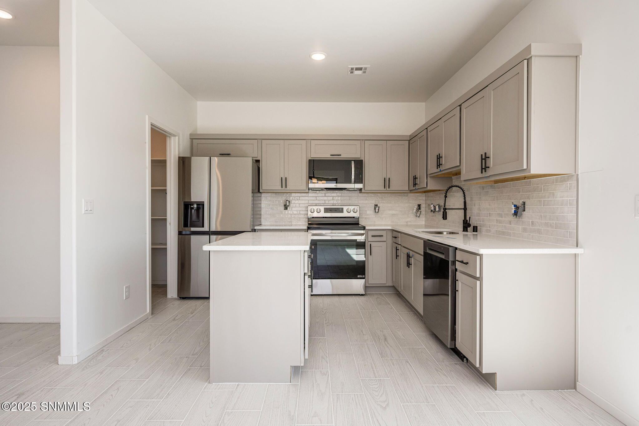 7854 San Eduardo Street Property Photo 10