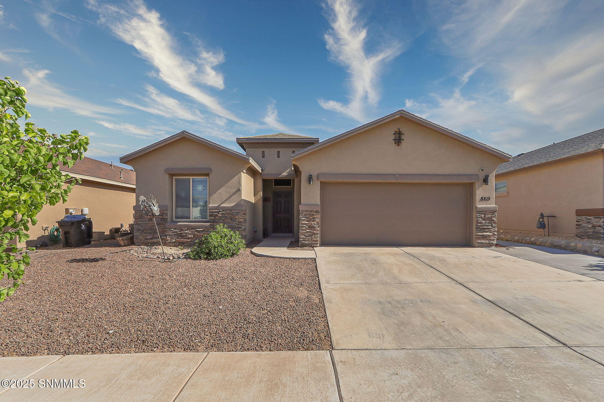 869 Holly Park Avenue Property Photo