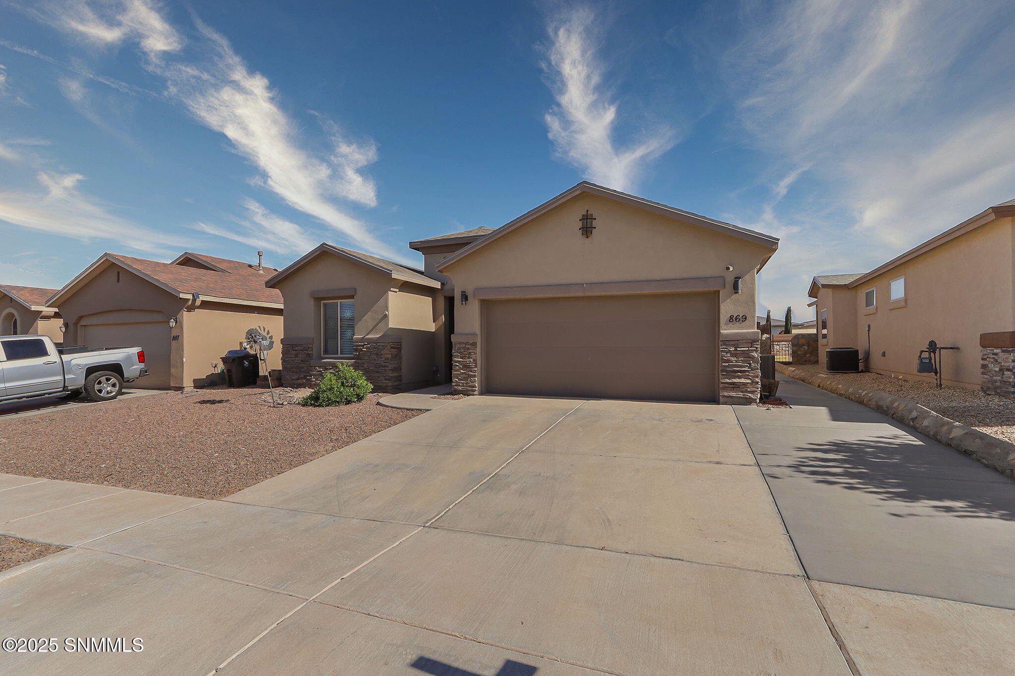 869 Holly Park Avenue Property Photo 3