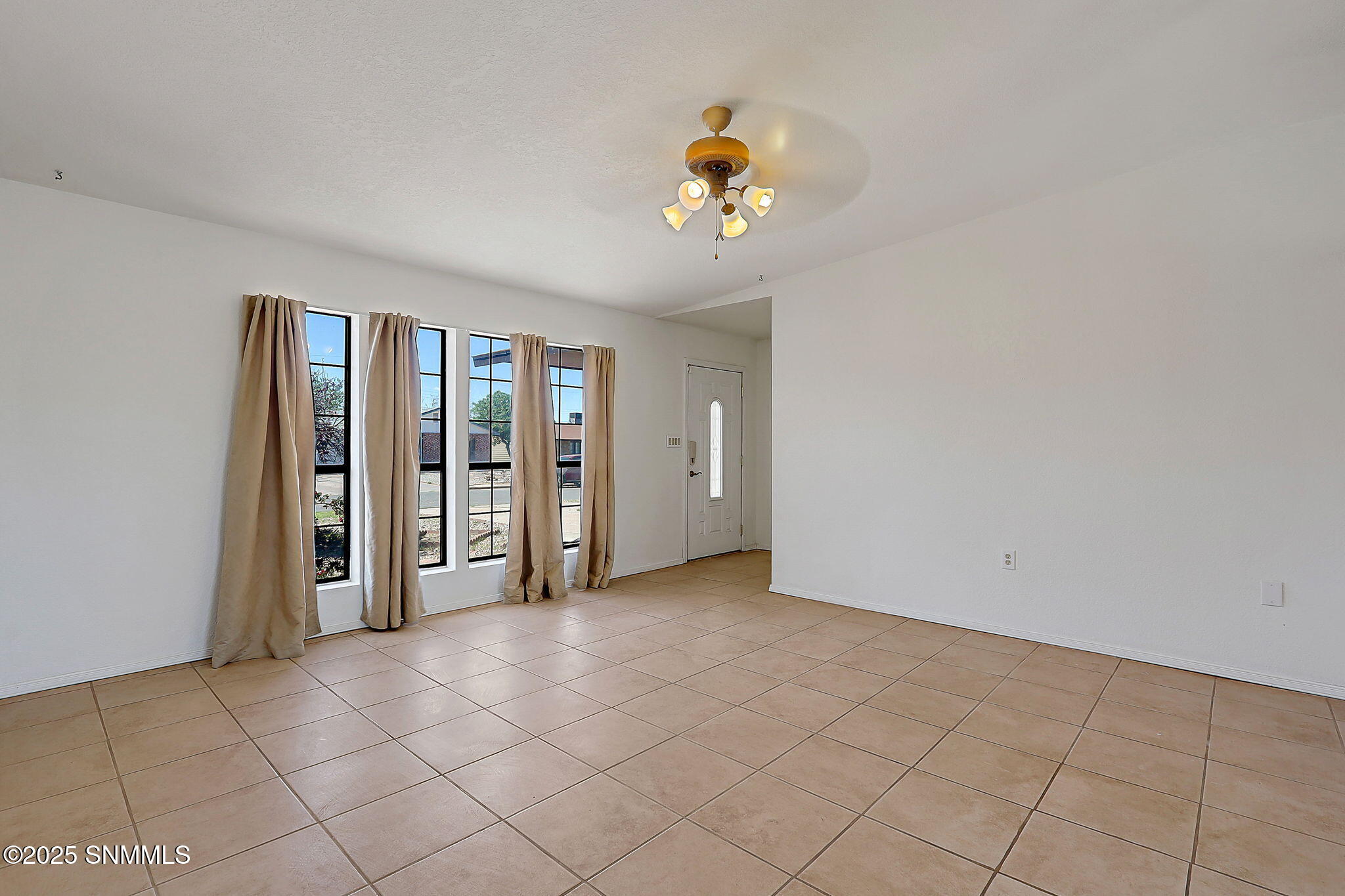 1311 Desert Dawn Drive Property Photo 8