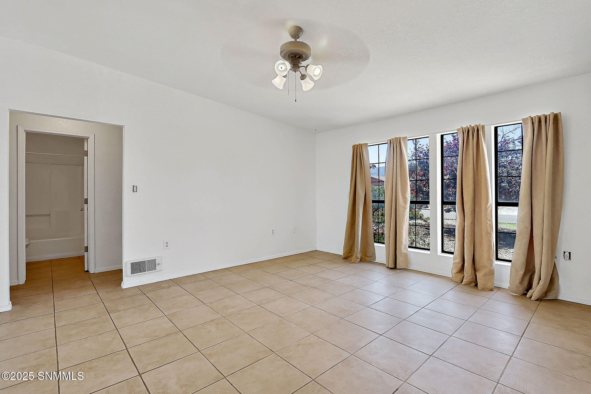 1311 Desert Dawn Drive Property Photo 10
