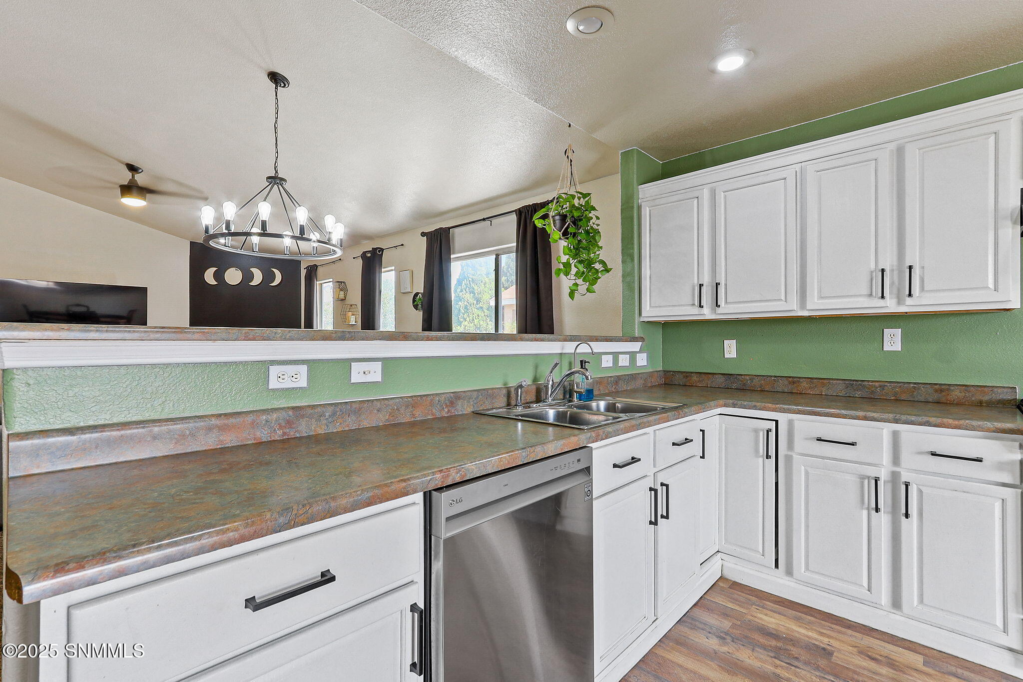 4387 Kingston Road Property Photo 14
