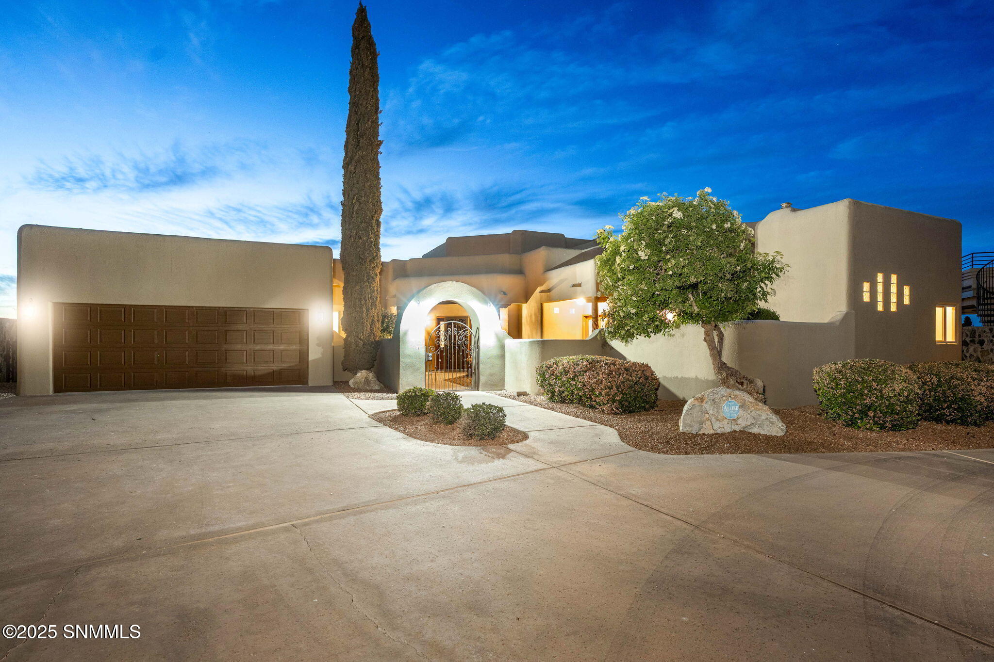 3537 Cave Creek Manor Property Photo 2