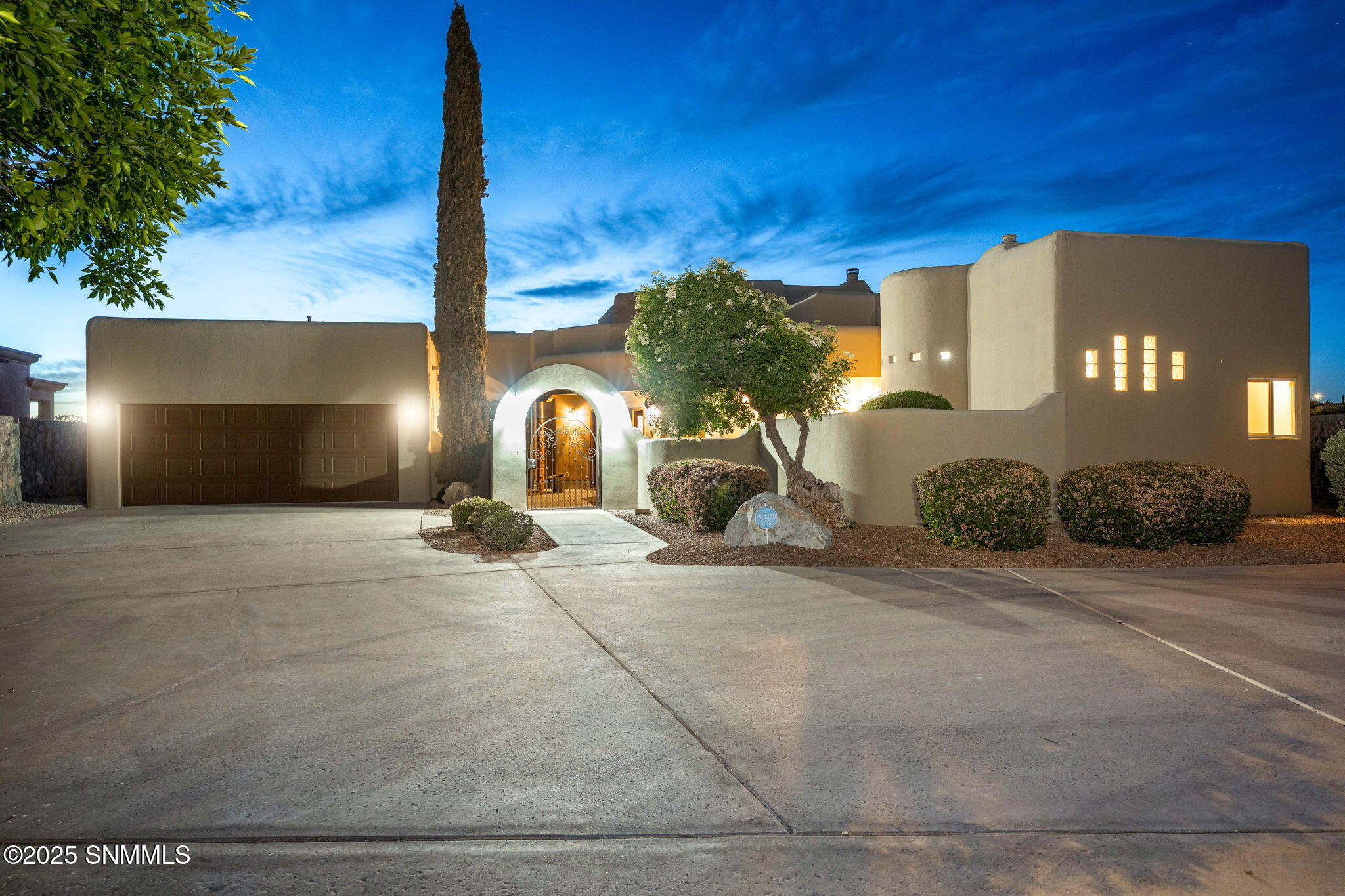 3537 Cave Creek Manor Property Photo 3