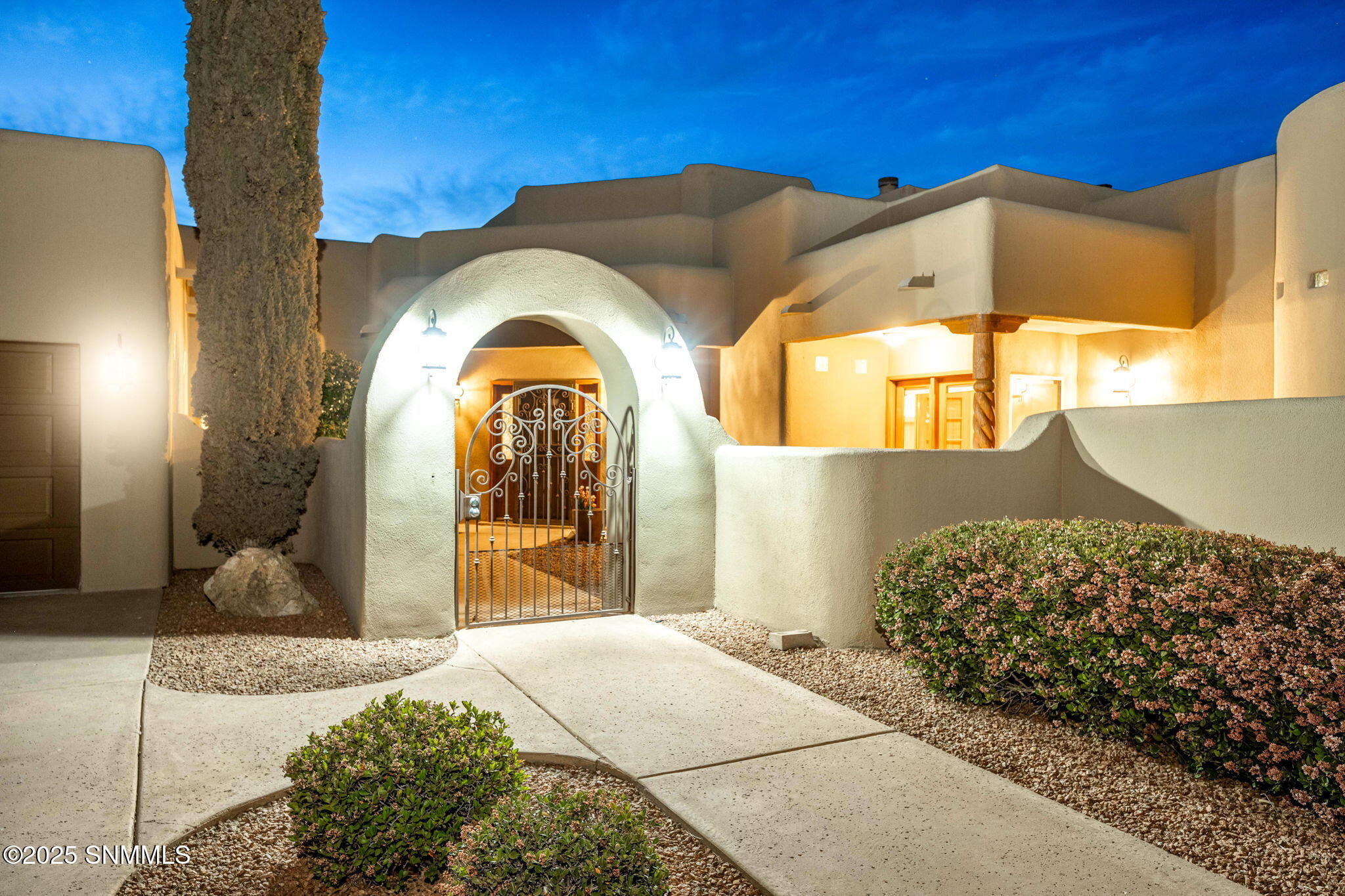 3537 Cave Creek Manor Property Photo 4