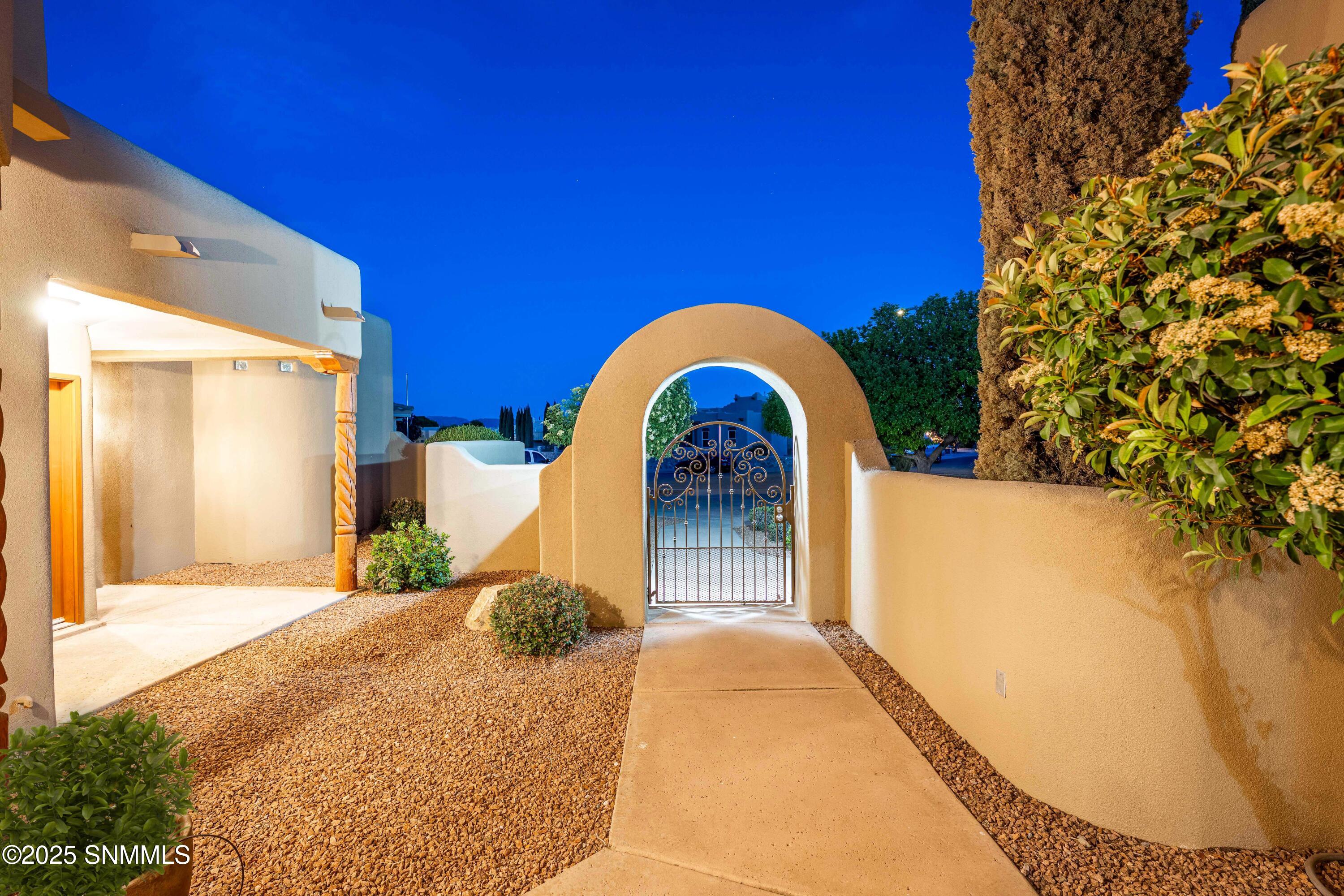 3537 Cave Creek Manor Property Photo 5
