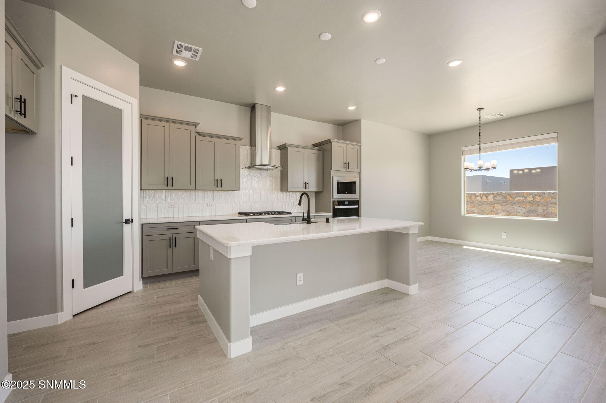 3850 Royal View Street Property Photo 4