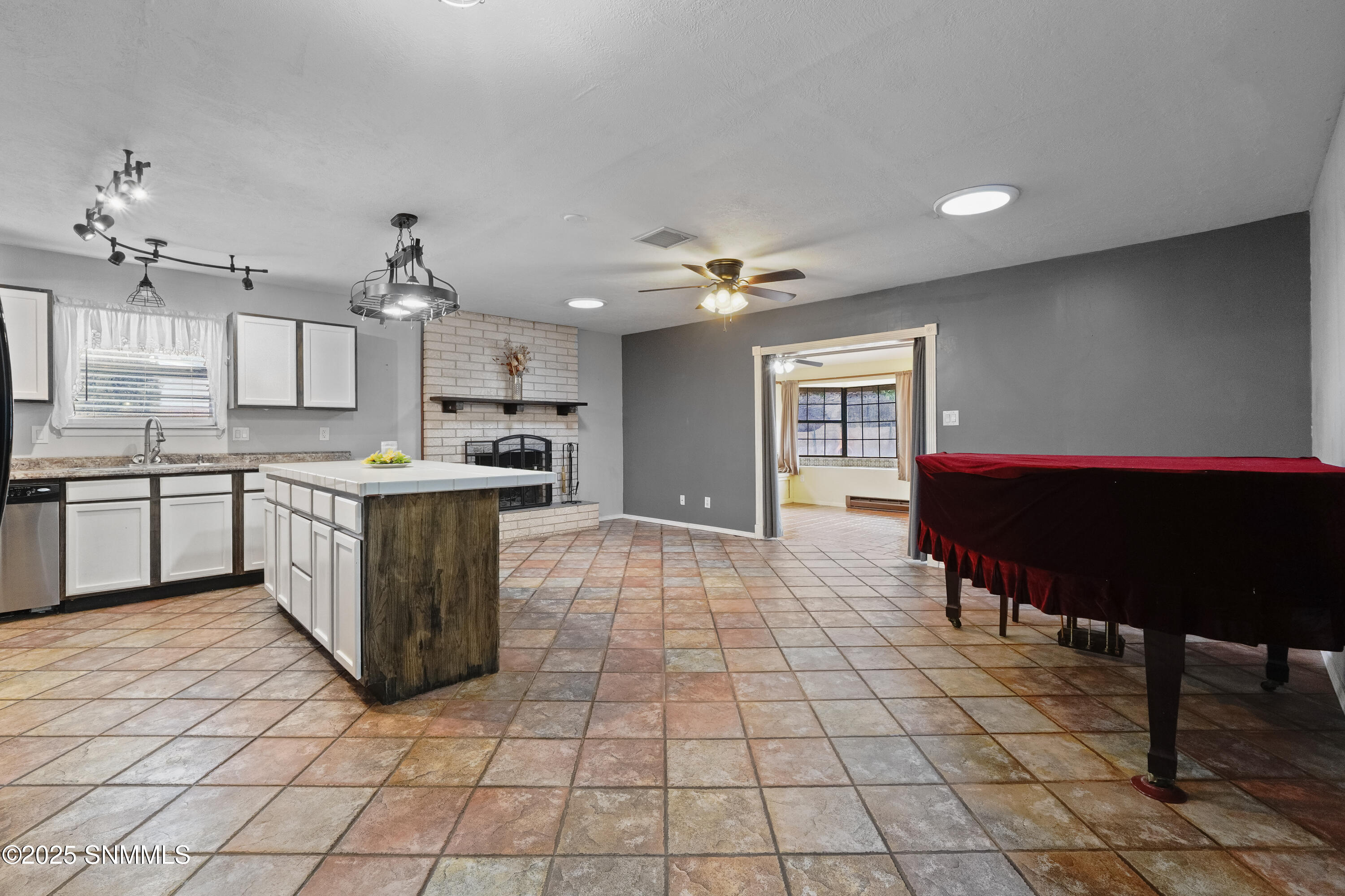 1714 Royal Drive Property Photo 8